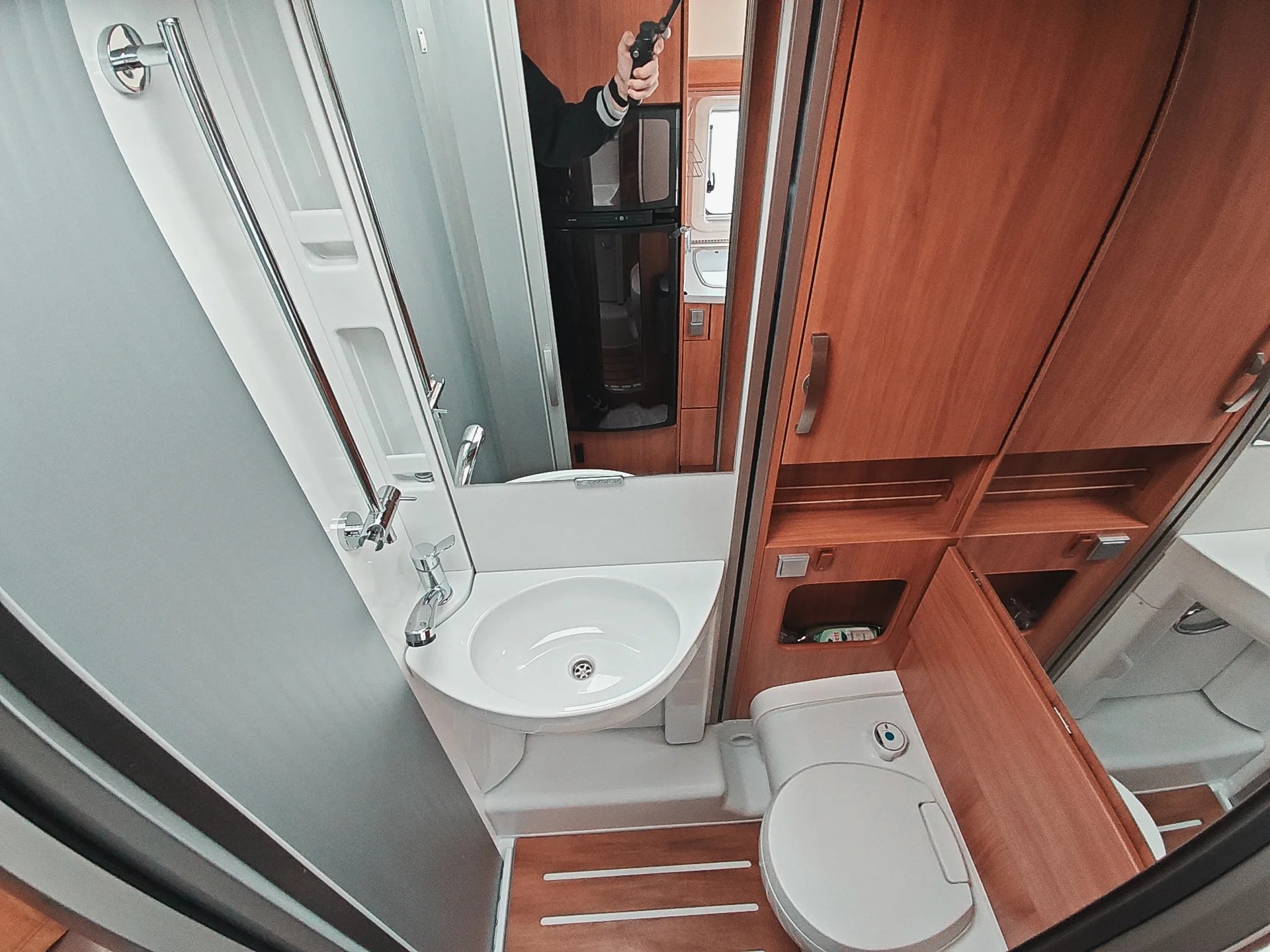 HYMER EX 504***Der Hymer vereint den Komfort eines vollintegrierten Premium-Wohnmobils mit den kompakten Massen***-image-27