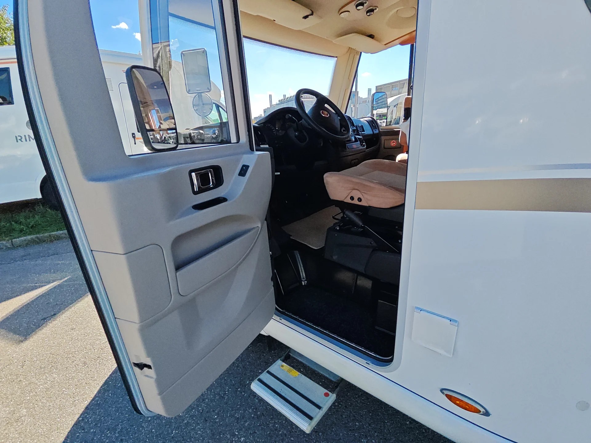 HYMER EX 504***Der Hymer vereint den Komfort eines vollintegrierten Premium-Wohnmobils mit den kompakten Massen***-image-10
