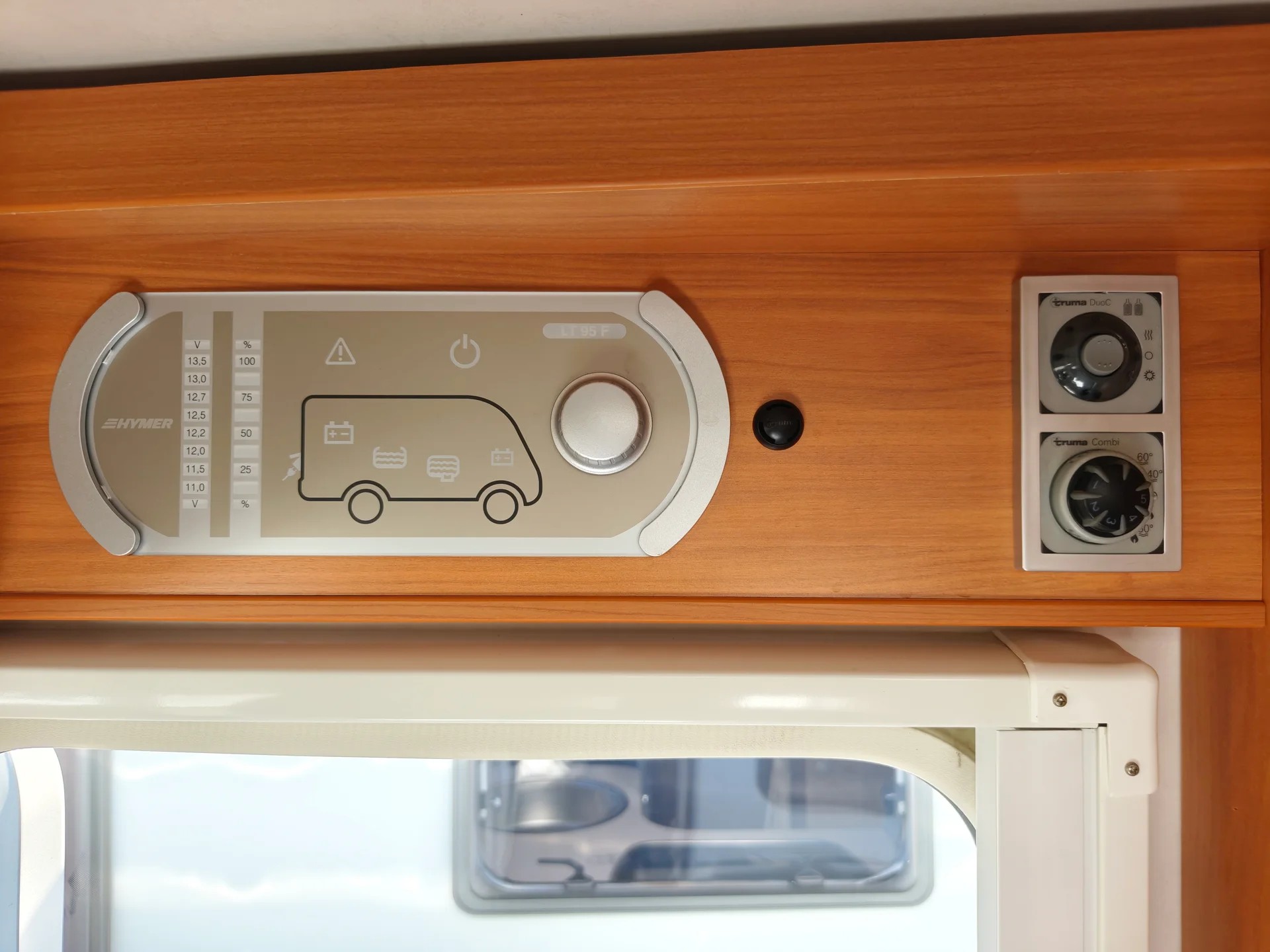 HYMER EX 504***Der Hymer vereint den Komfort eines vollintegrierten Premium-Wohnmobils mit den kompakten Massen***-image-25