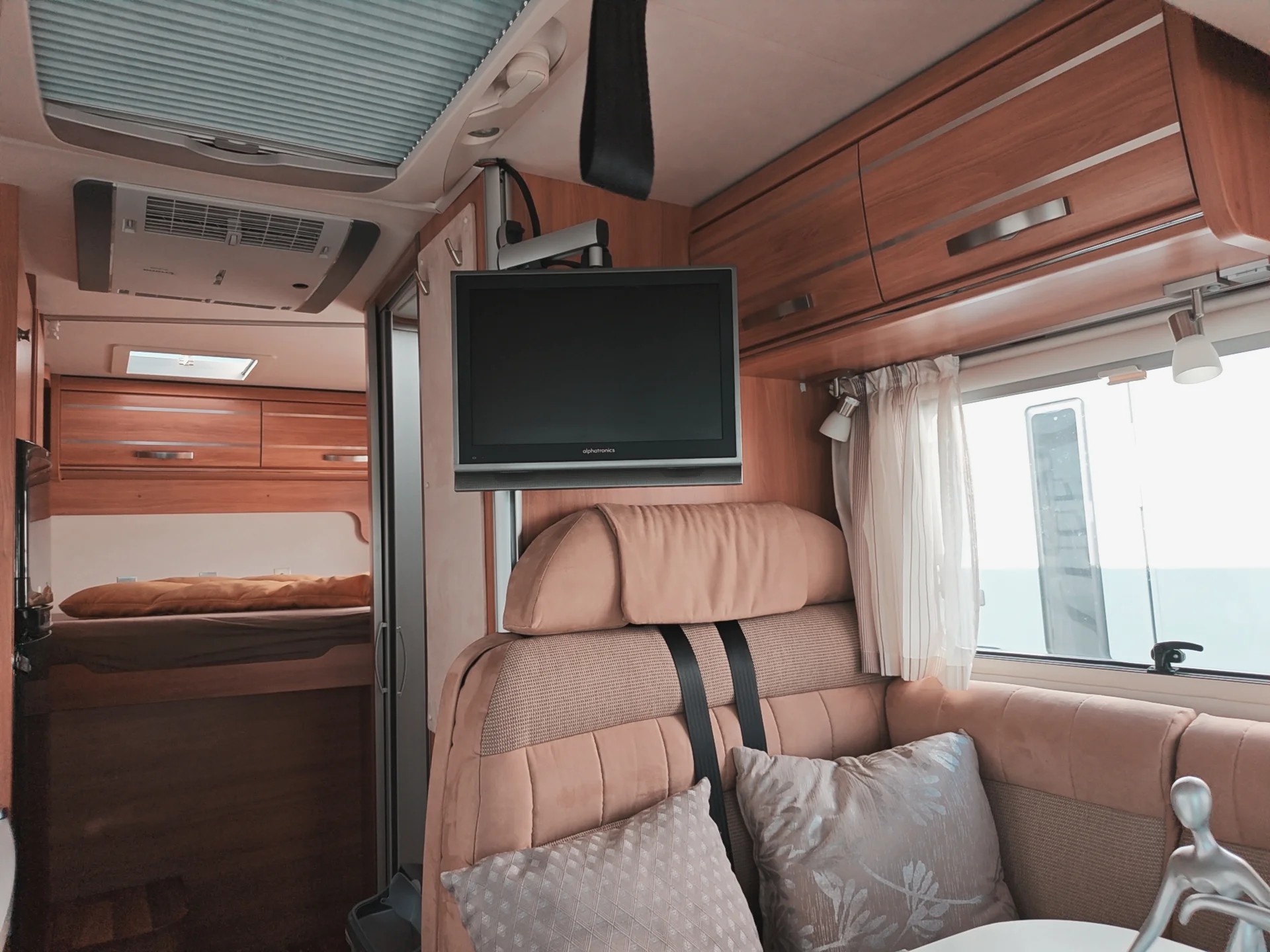 HYMER EX 504***Der Hymer vereint den Komfort eines vollintegrierten Premium-Wohnmobils mit den kompakten Massen***-image-18