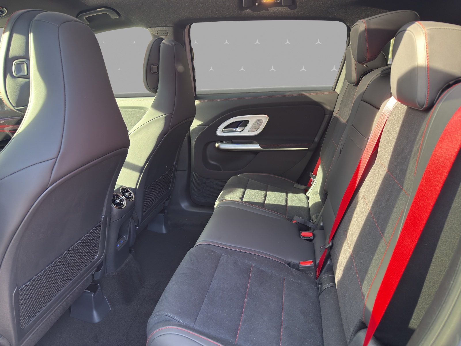 MERCEDES-BENZ GLB 350 85kWh EQ 4 Matic-image-13