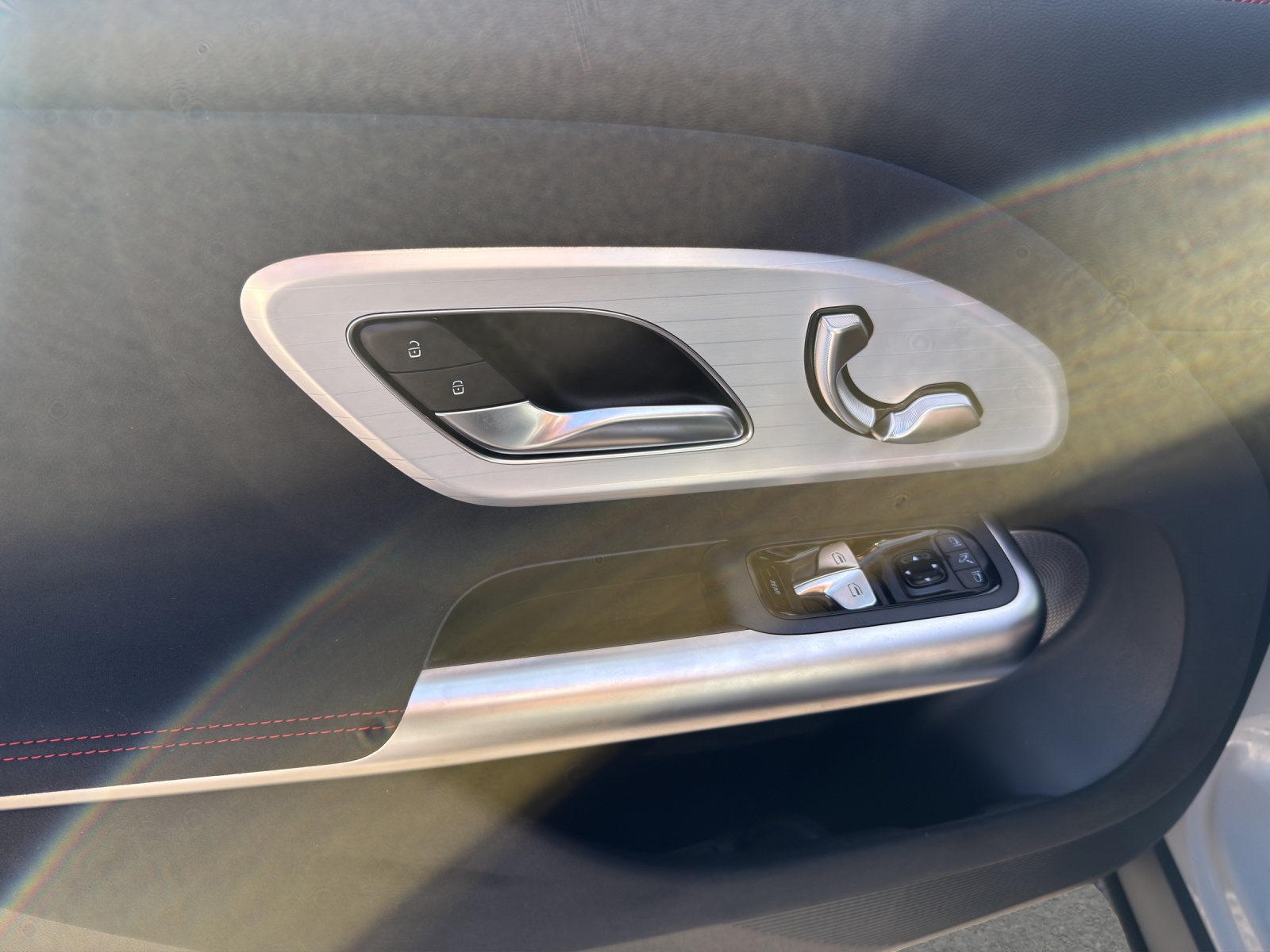 MERCEDES-BENZ GLB 350 85kWh EQ 4 Matic-image-12