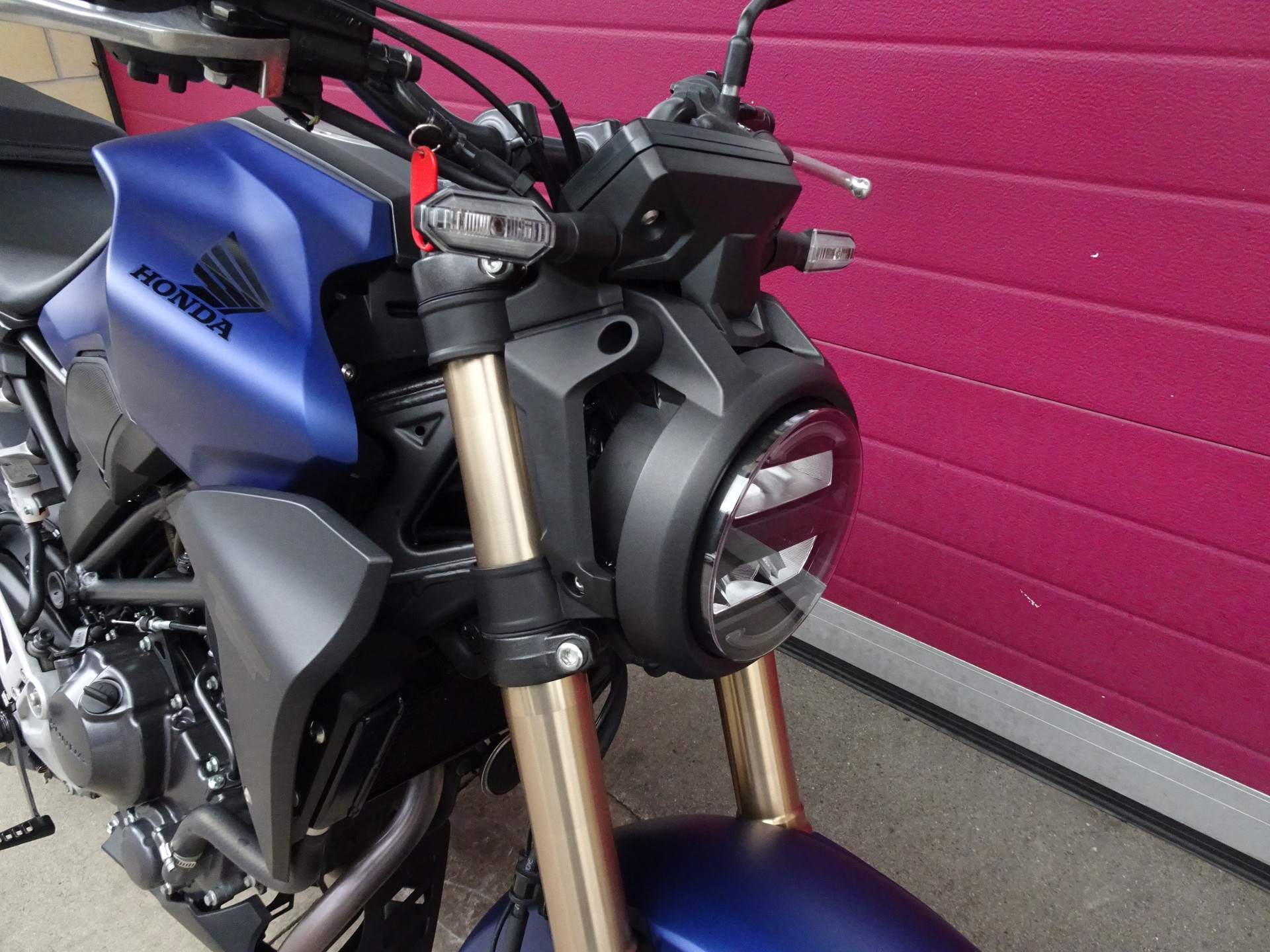 HONDA CB 300 R-image-11