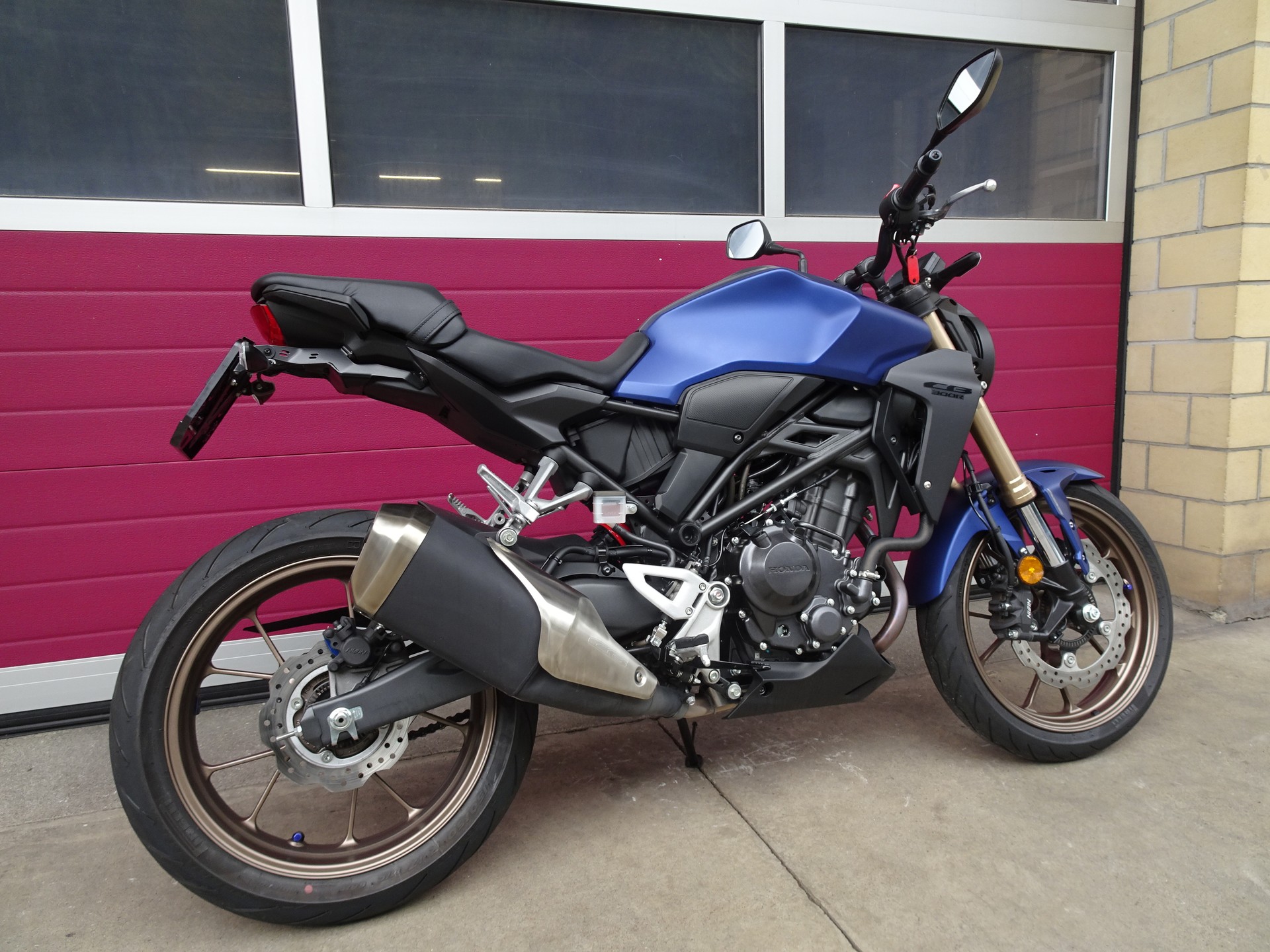 HONDA CB 300 R-image-8