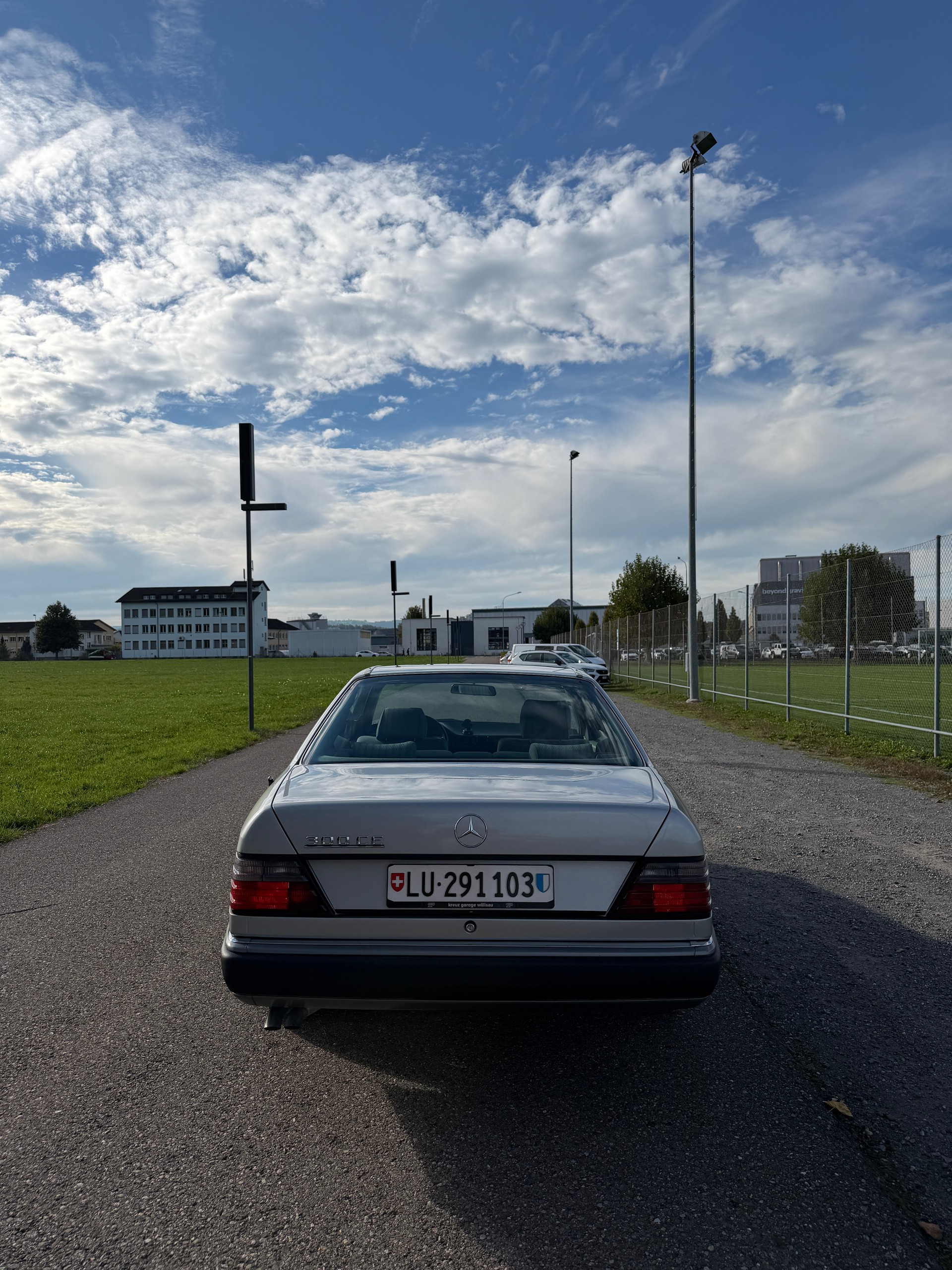 MERCEDES-BENZ 300 CE-image-3
