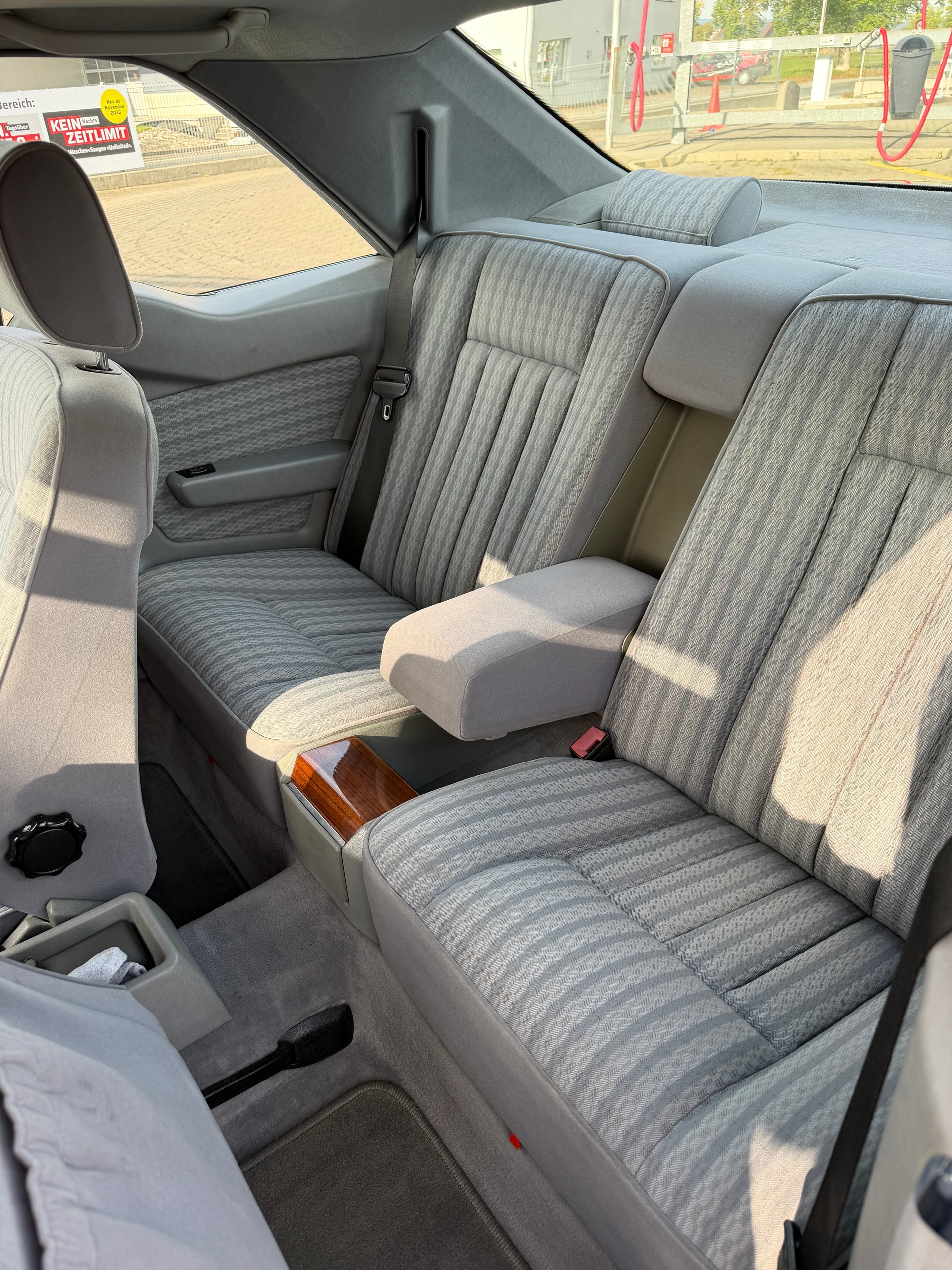 MERCEDES-BENZ 300 CE-image-11
