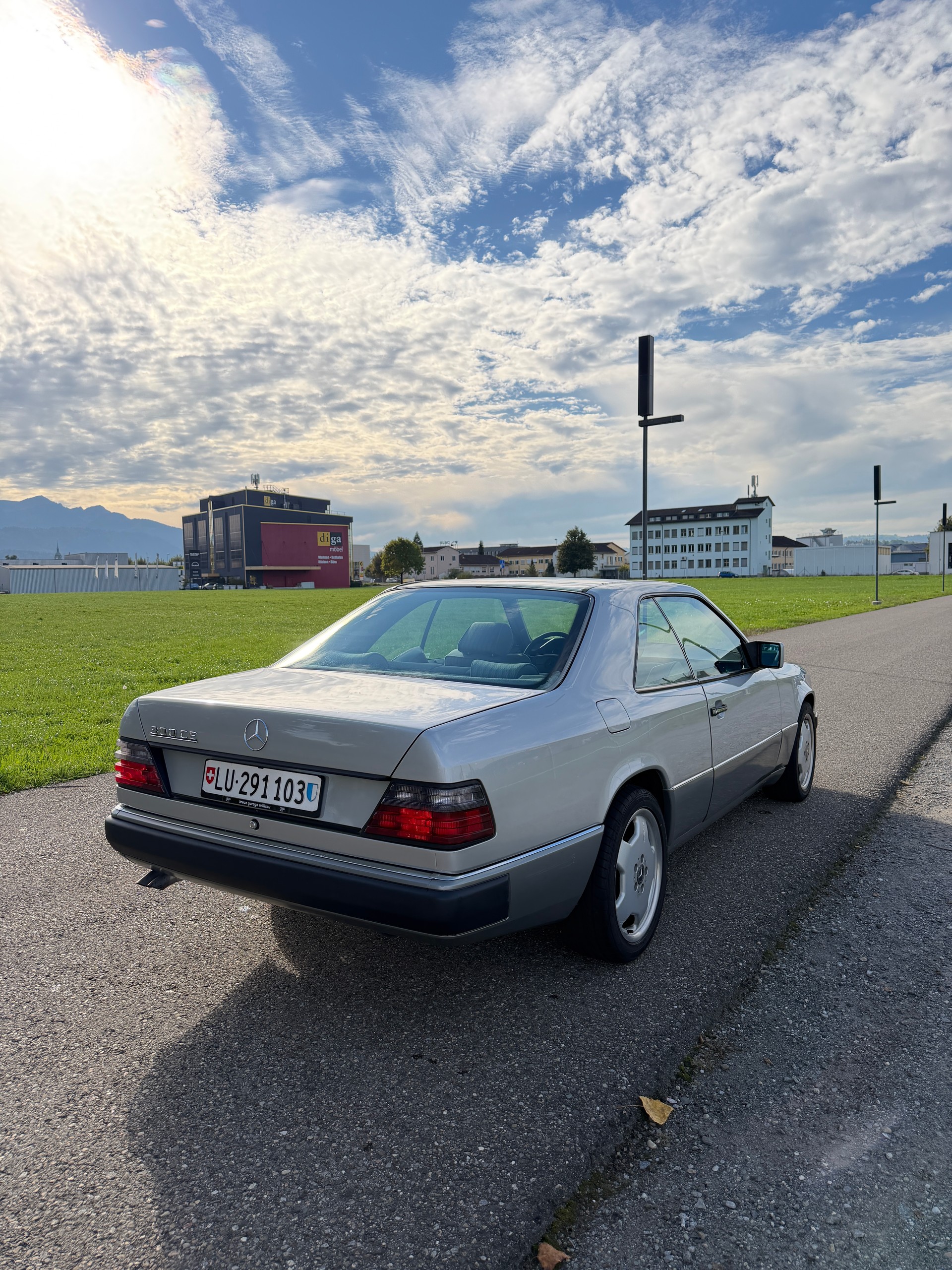 MERCEDES-BENZ 300 CE-image-4