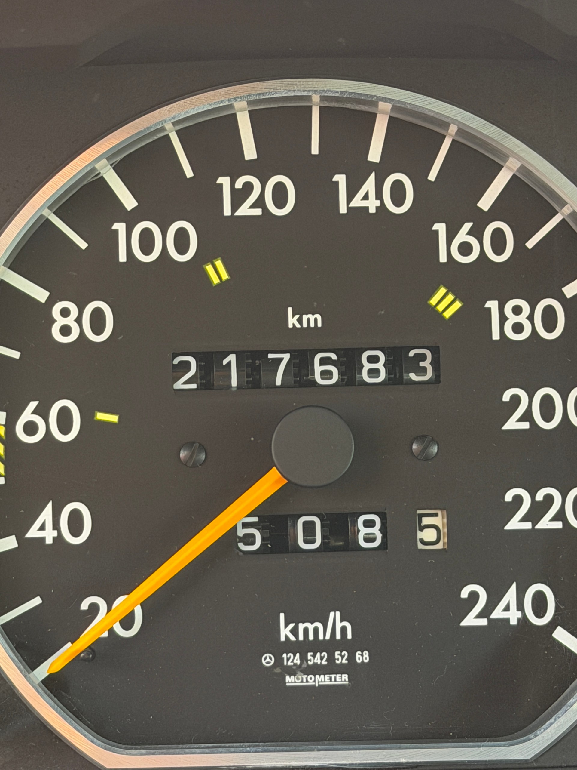 MERCEDES-BENZ 300 CE-image-13