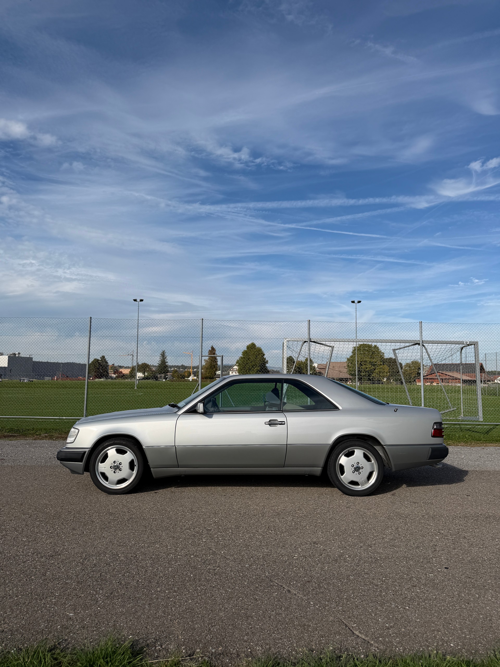MERCEDES-BENZ 300 CE-image-1