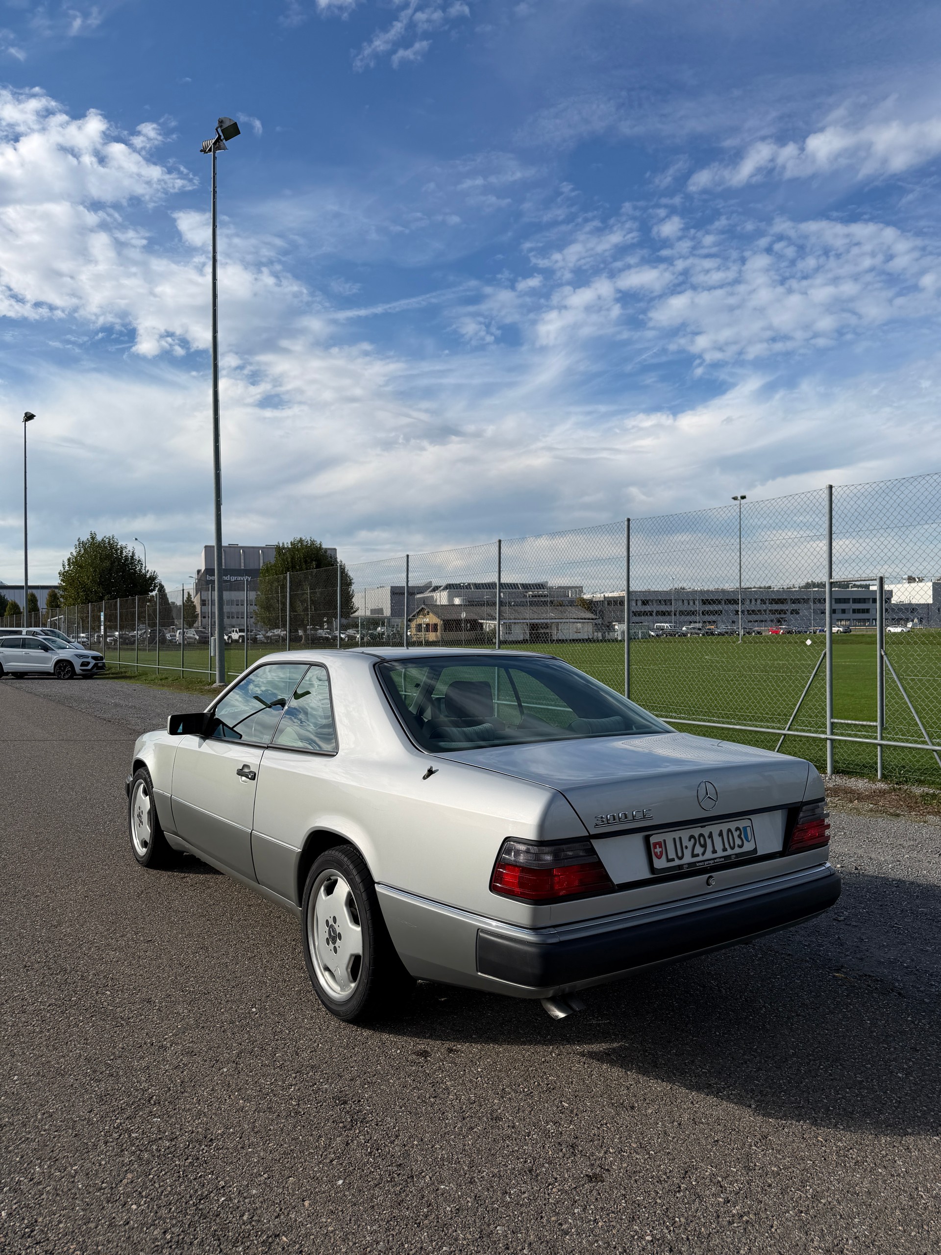 MERCEDES-BENZ 300 CE-image-2