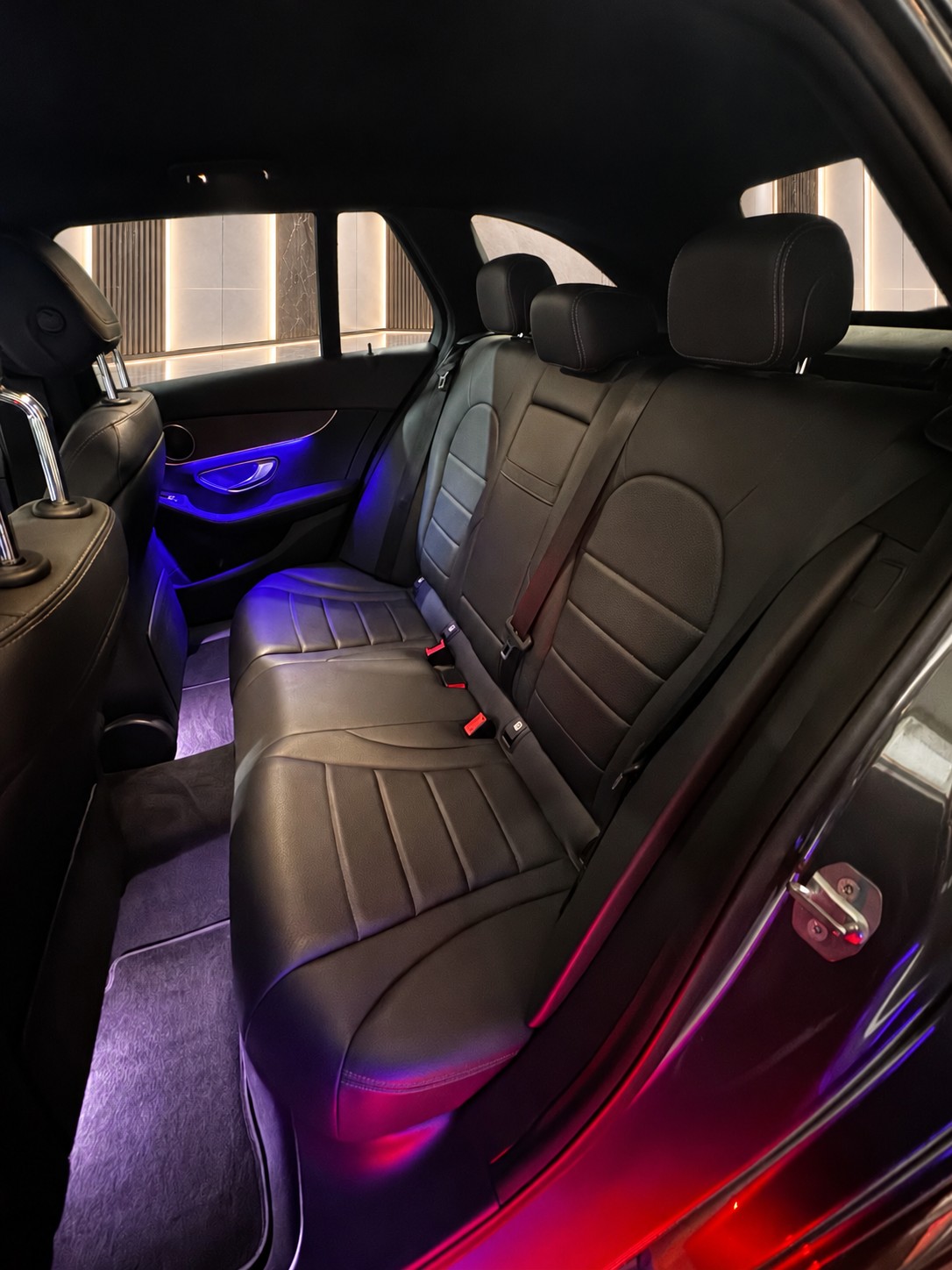 MERCEDES-BENZ C 220 d Swiss Star AMG Line 4M 9G-Tronic-image-10