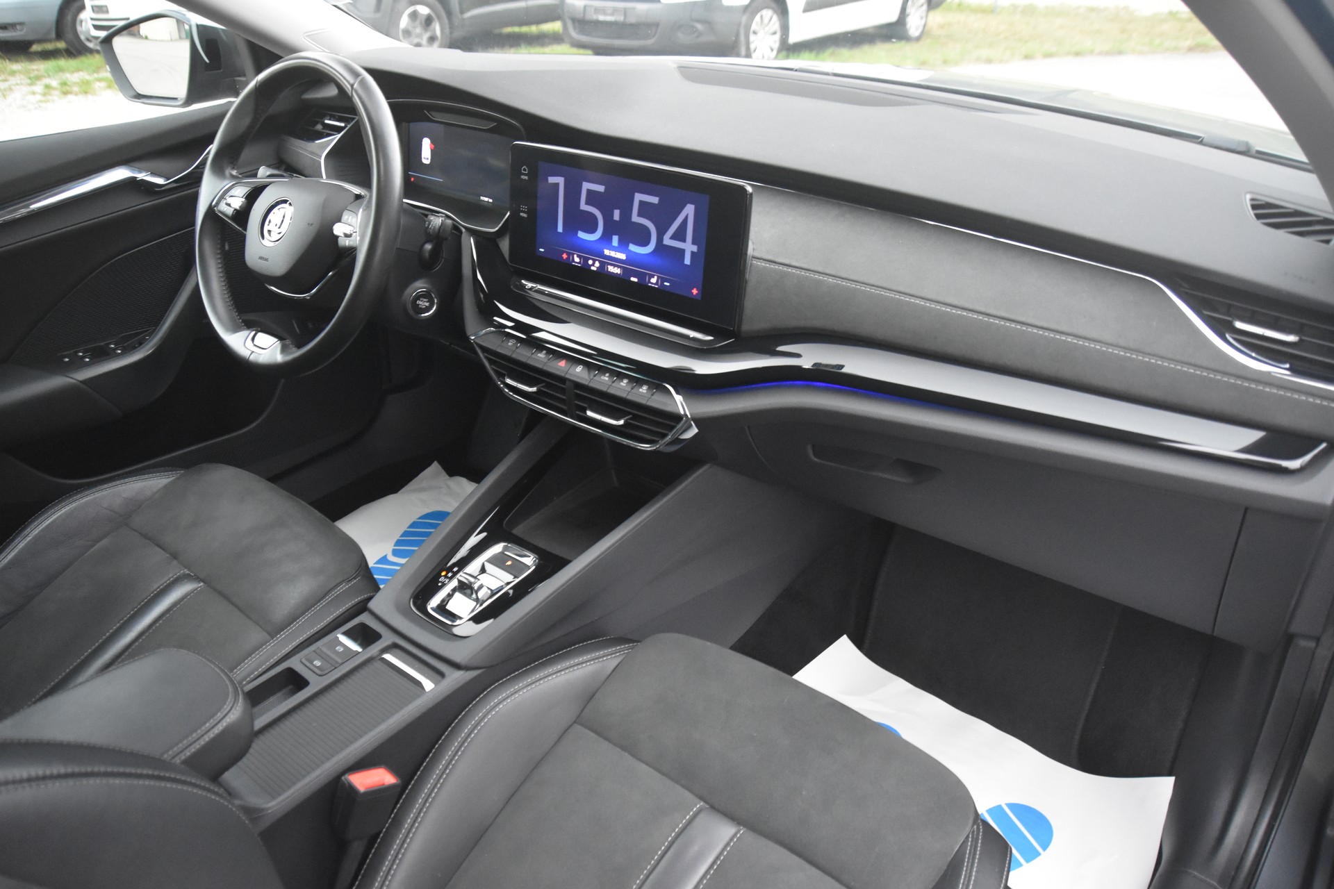 SKODA Octavia Combi 2.0 TDI DSG Style-image-10