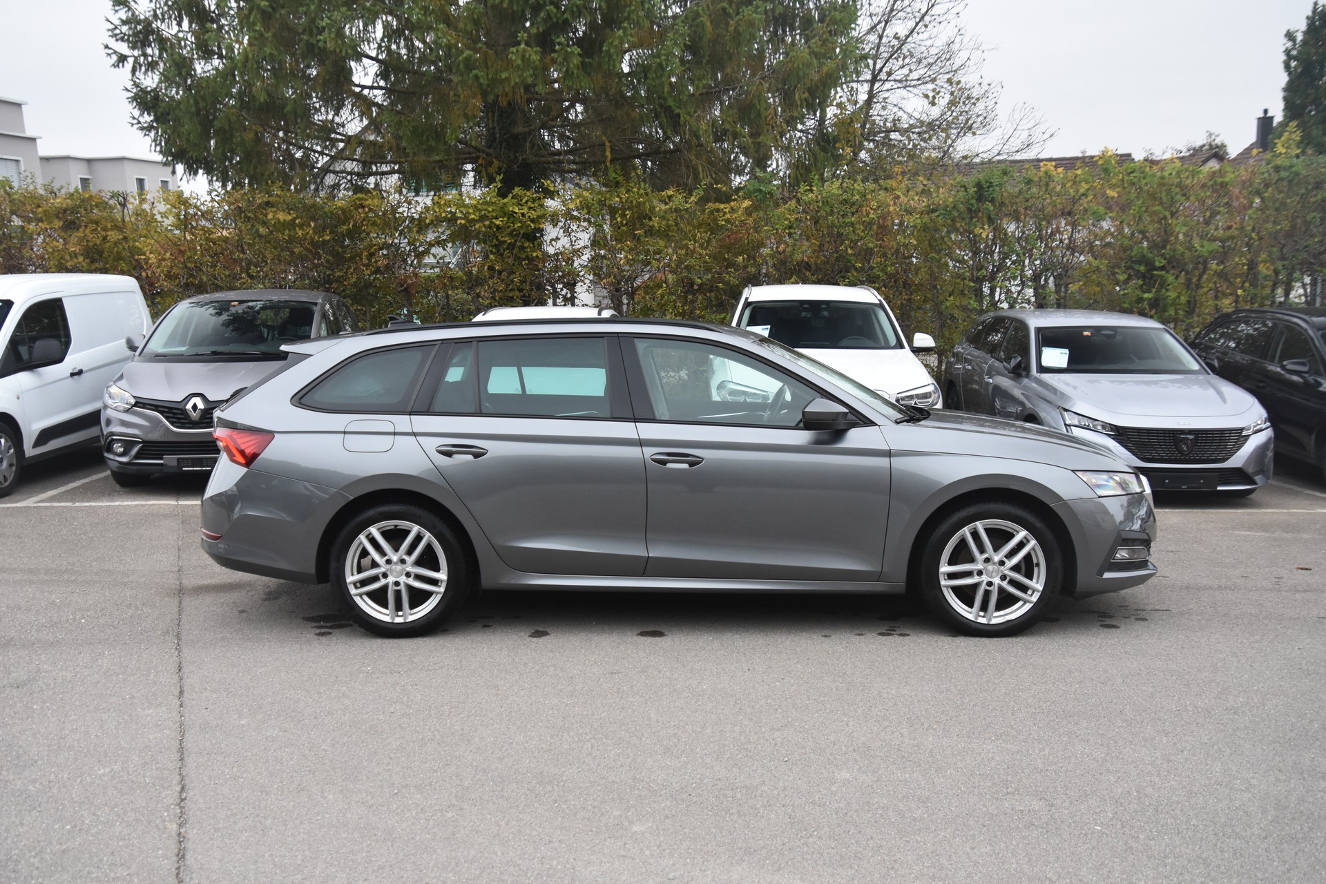 SKODA Octavia Combi 2.0 TDI DSG Style-image-3