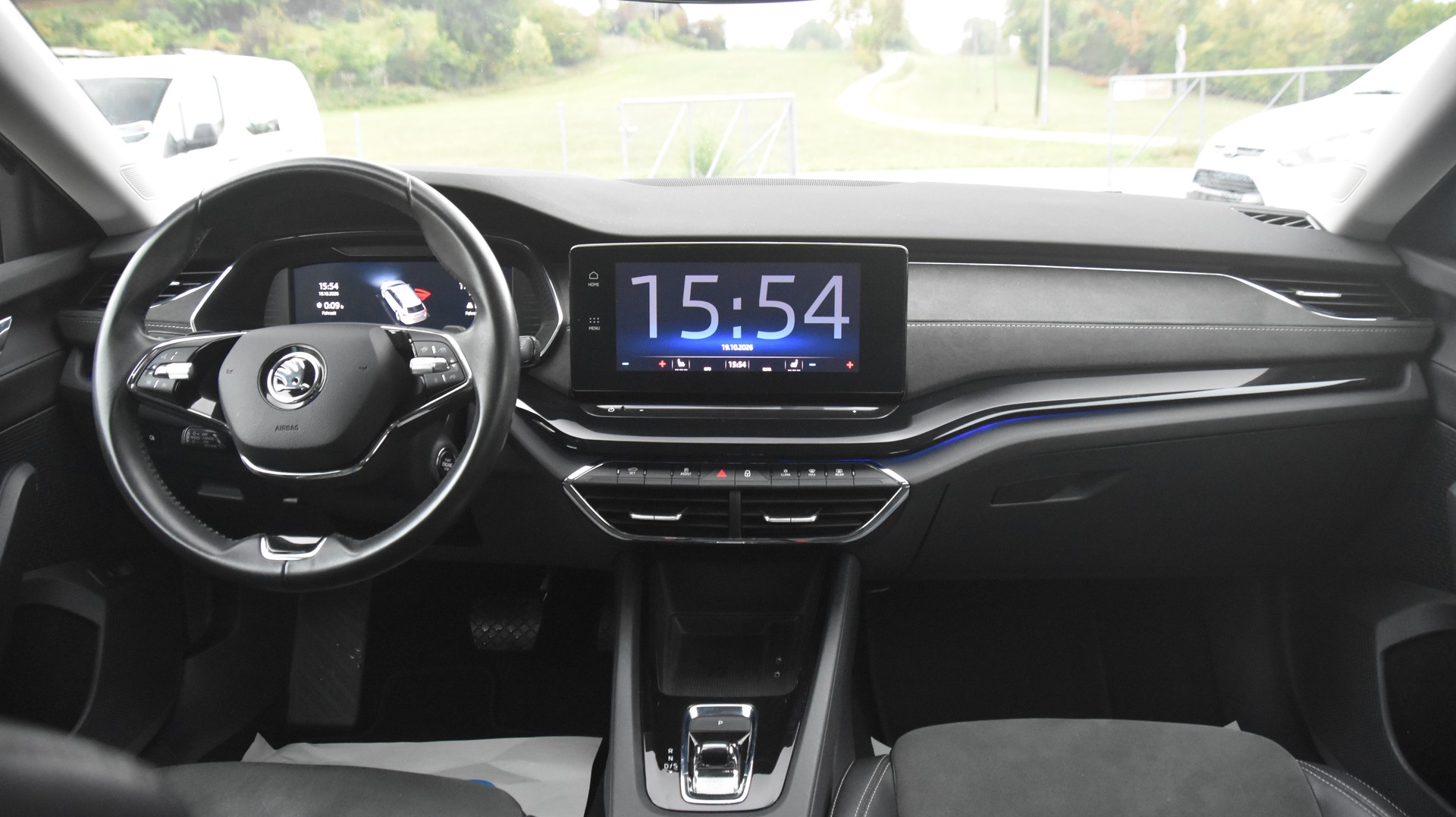 SKODA Octavia Combi 2.0 TDI DSG Style-image-9