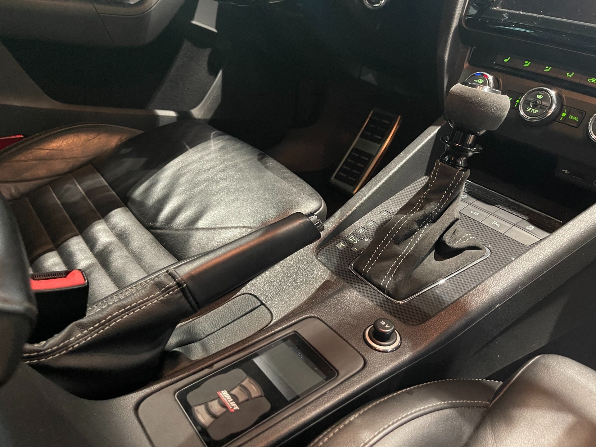 SKODA Octavia Combi 2.0 TSI RS DSG-image-13