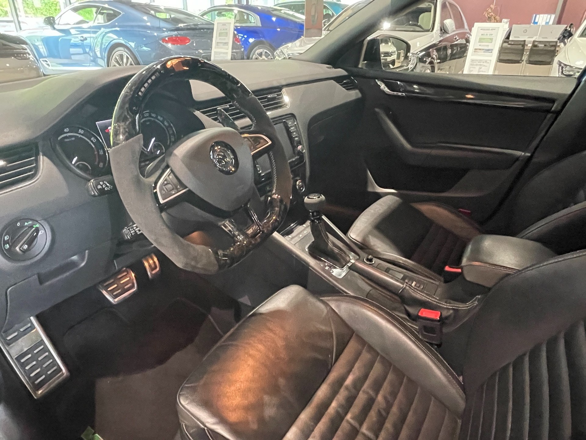SKODA Octavia Combi 2.0 TSI RS DSG-image-9
