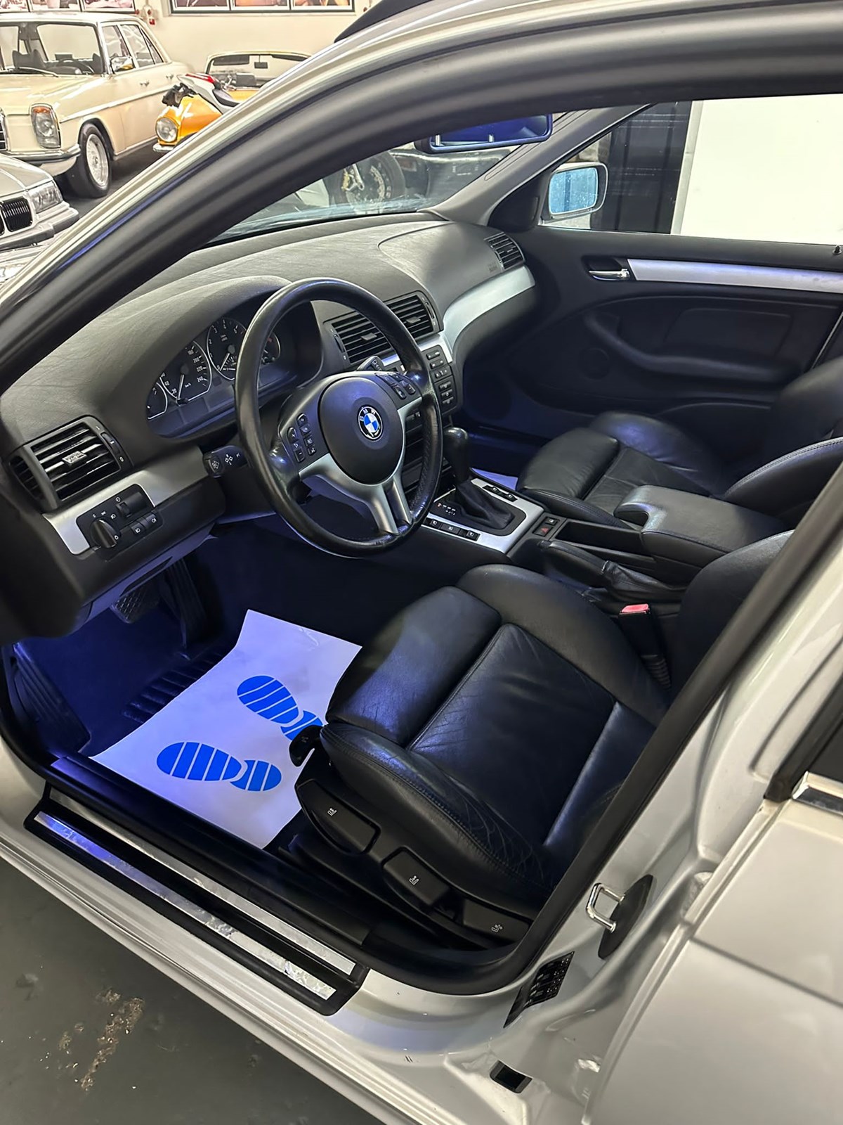 BMW 330xi Touring-image-10