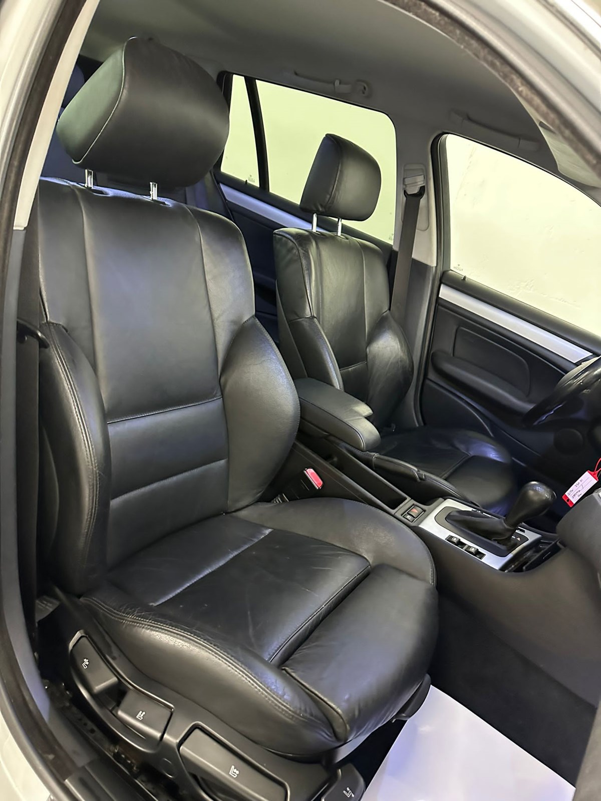BMW 330xi Touring-image-16