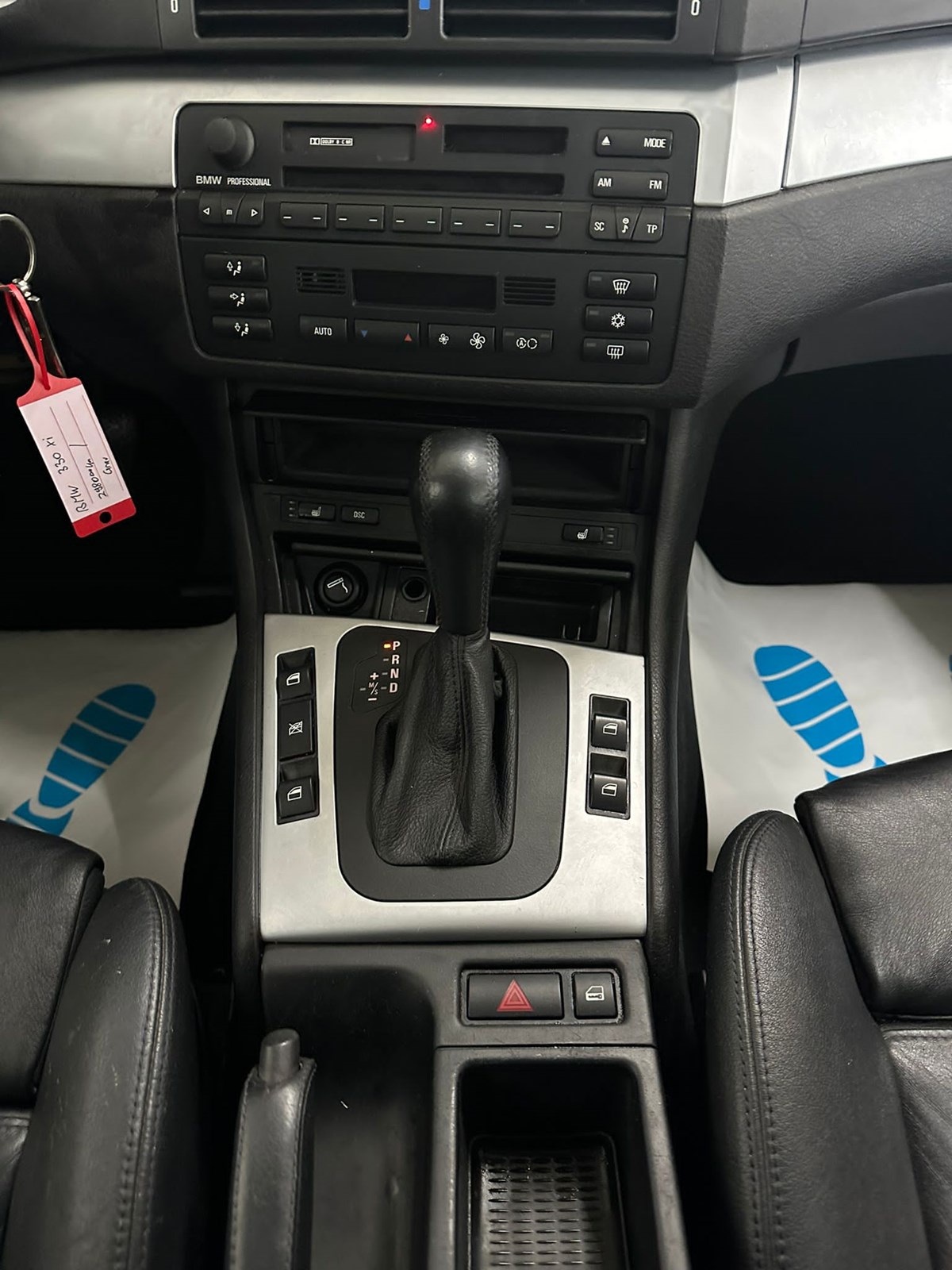 BMW 330xi Touring-image-13