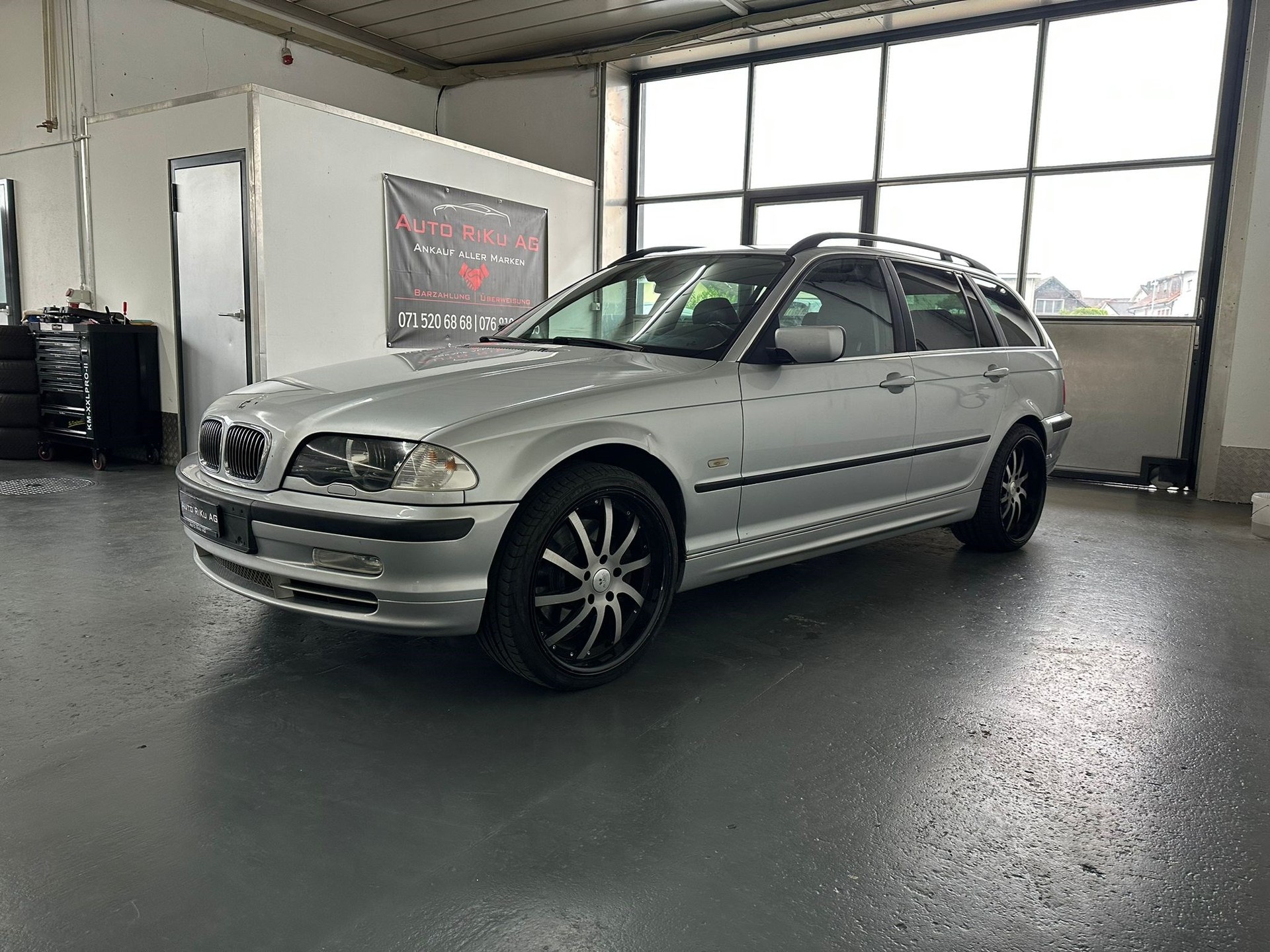BMW 330xi Touring-image-4