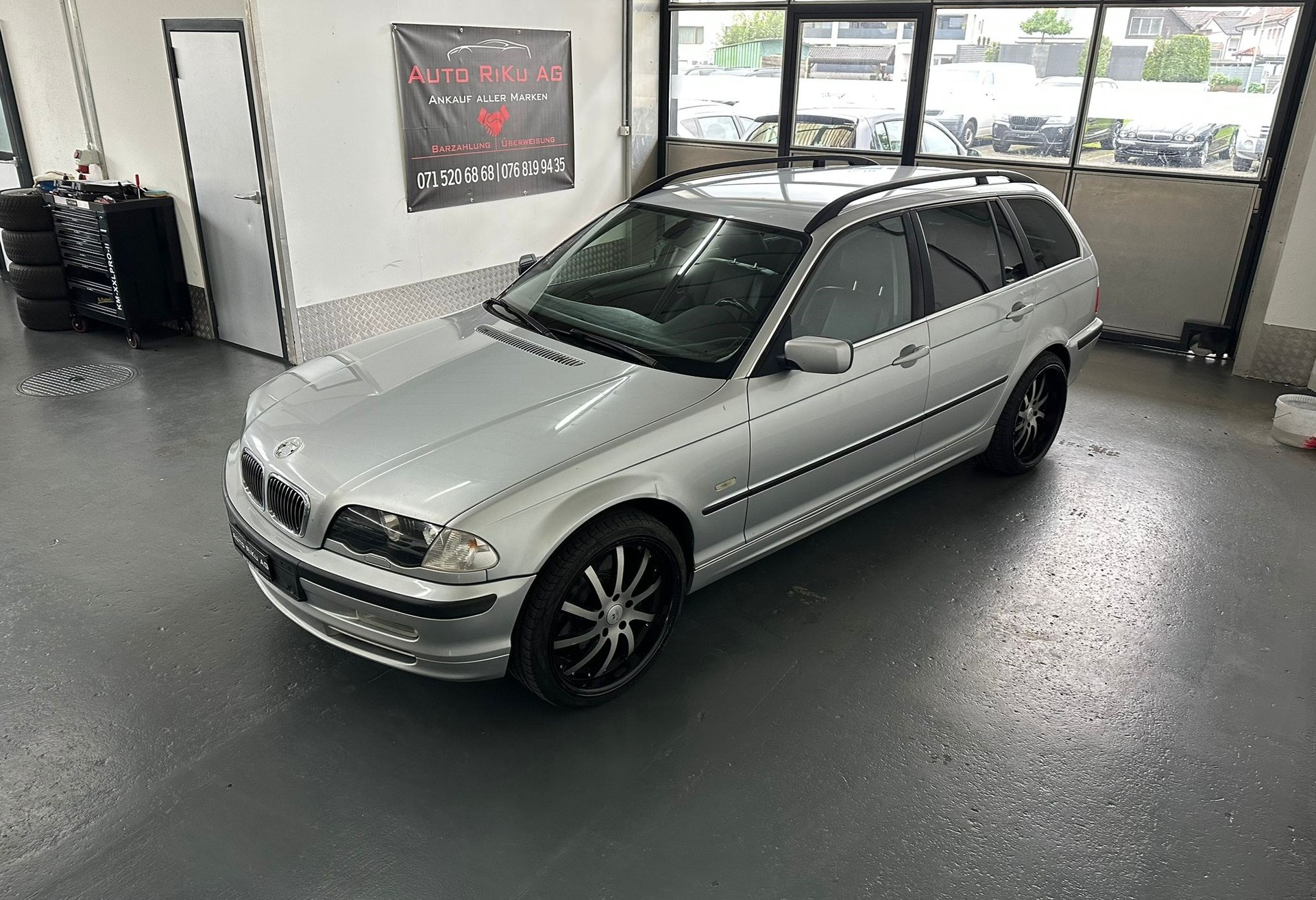 BMW 330xi Touring-image-3