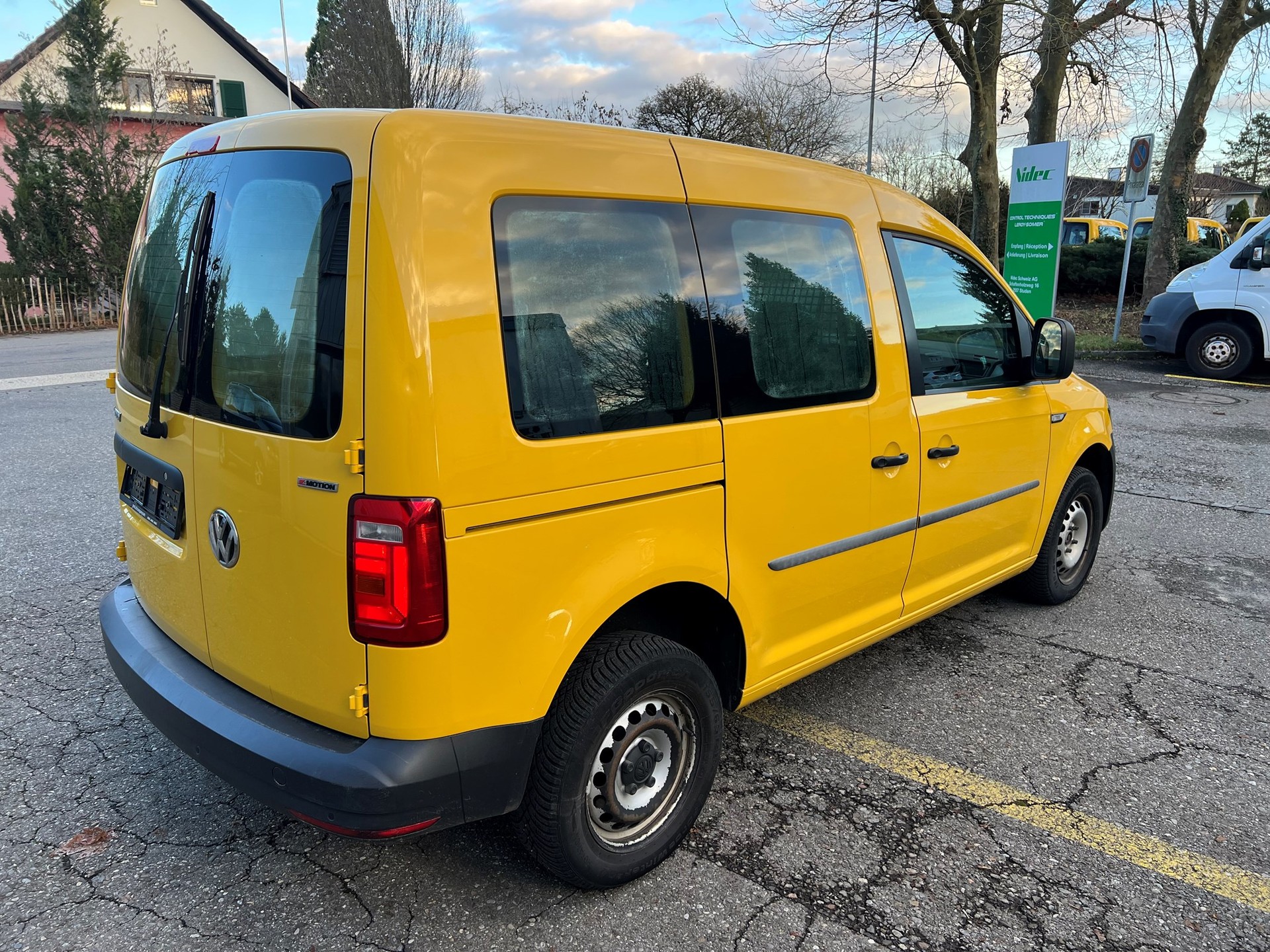 VW CADDY 2.0D 4 MOTION-image-2