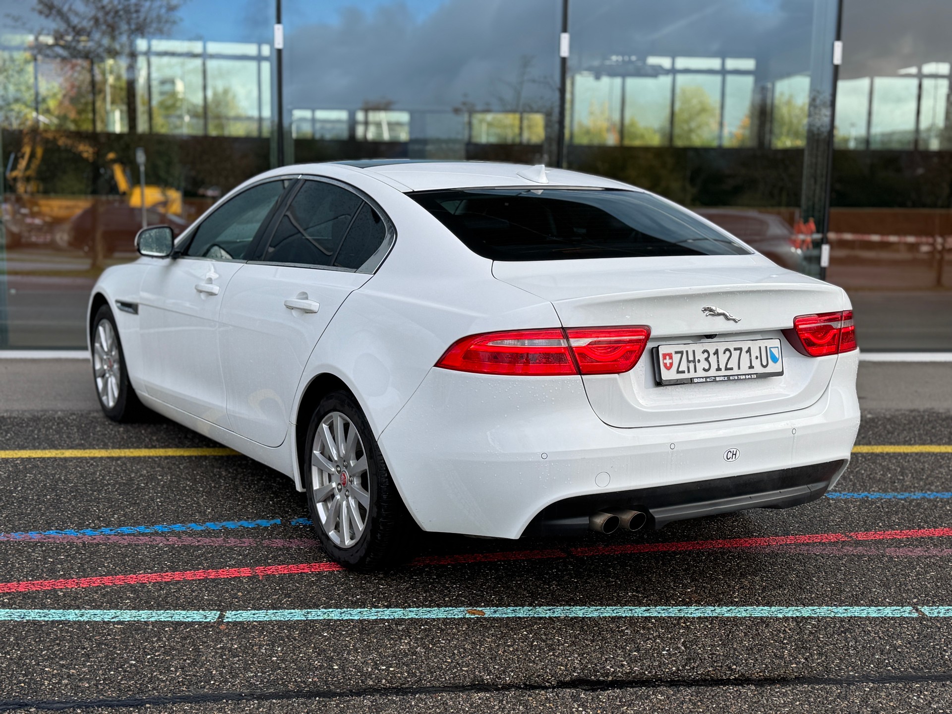 JAGUAR XE 20d Pure Automat-image-9