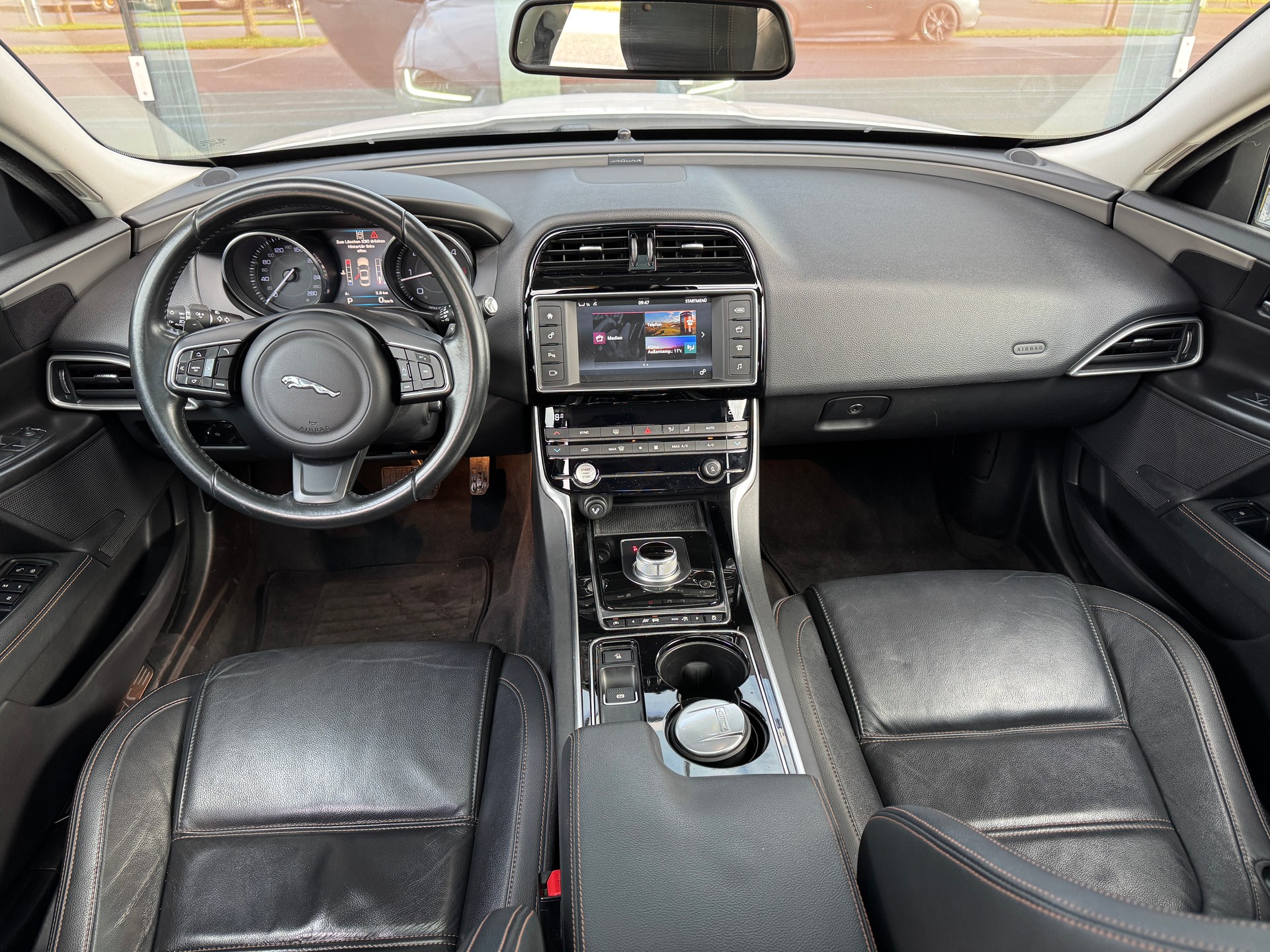 JAGUAR XE 20d Pure Automat-image-11