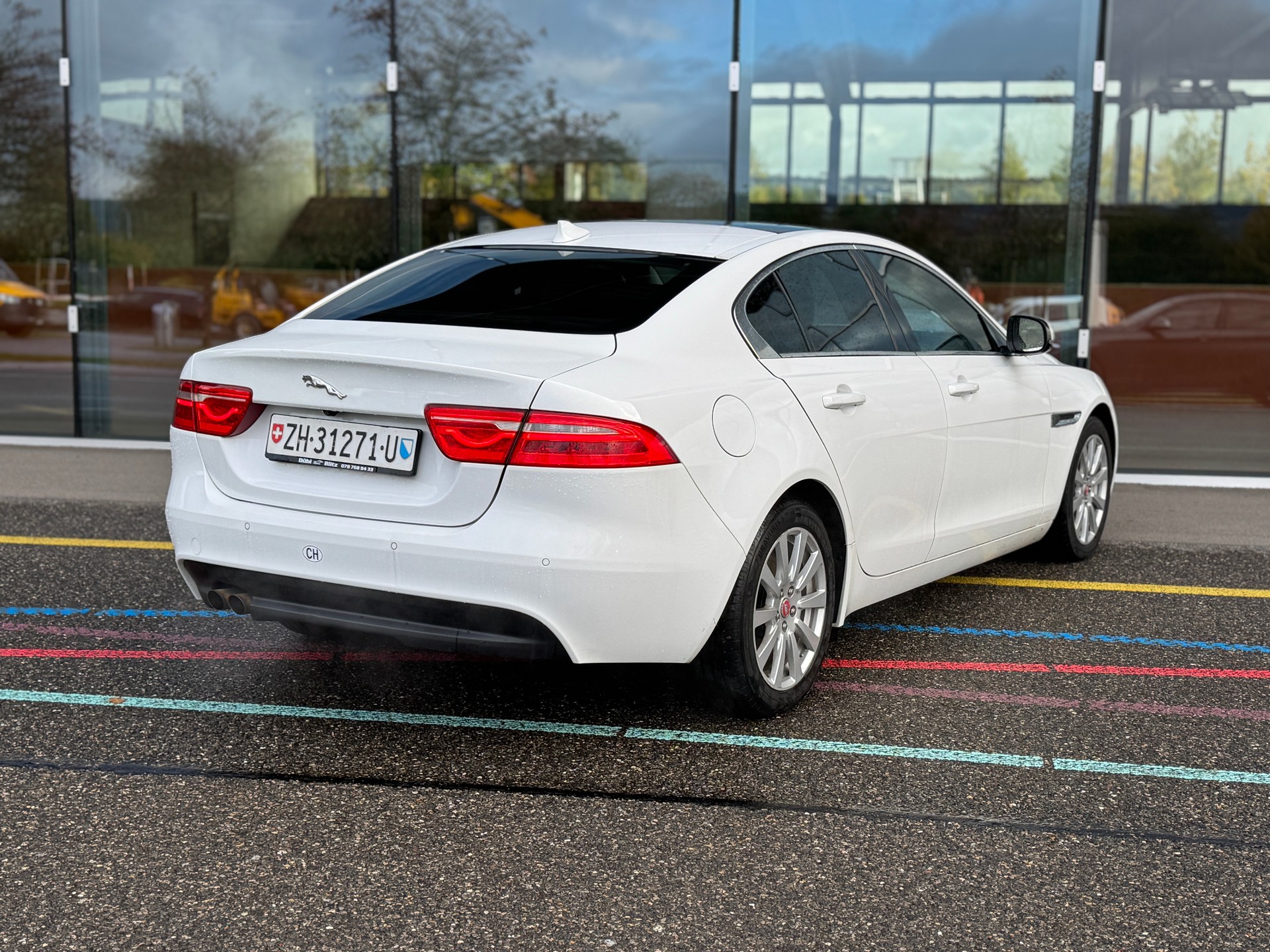 JAGUAR XE 20d Pure Automat-image-15