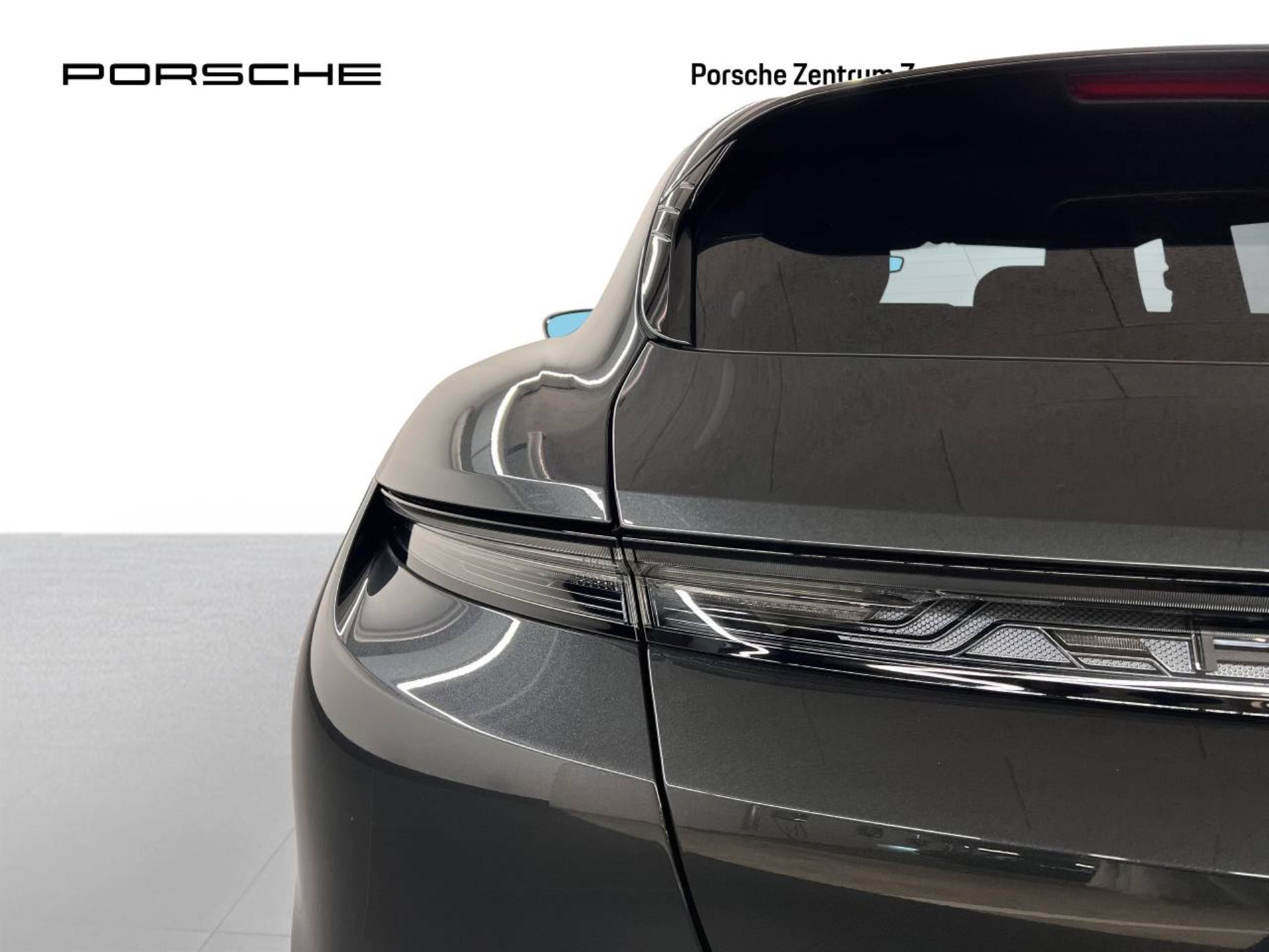 PORSCHE Taycan GTS Sport Turismo-image-12