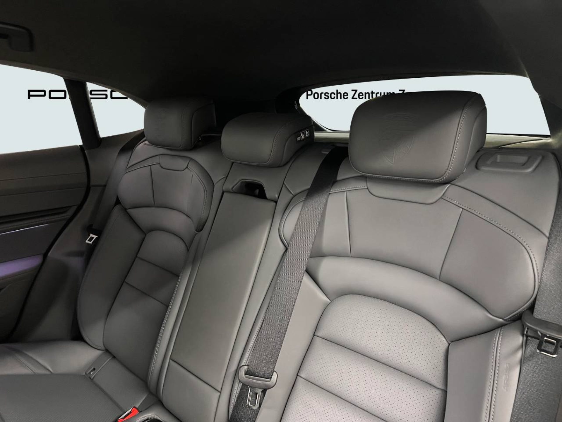 PORSCHE Taycan GTS Sport Turismo-image-23