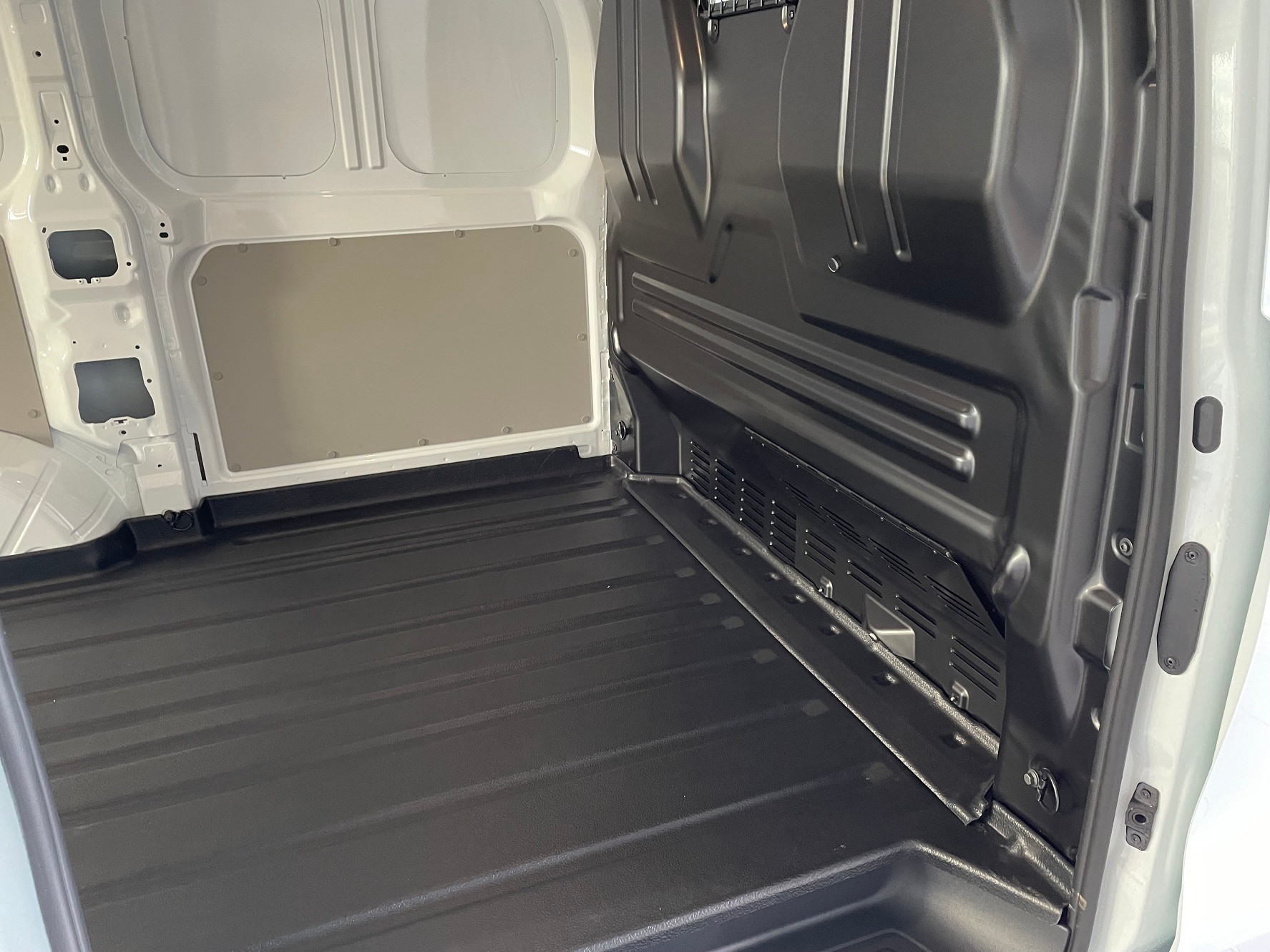 VW Transporter 2.0 TDI Automat-image-7
