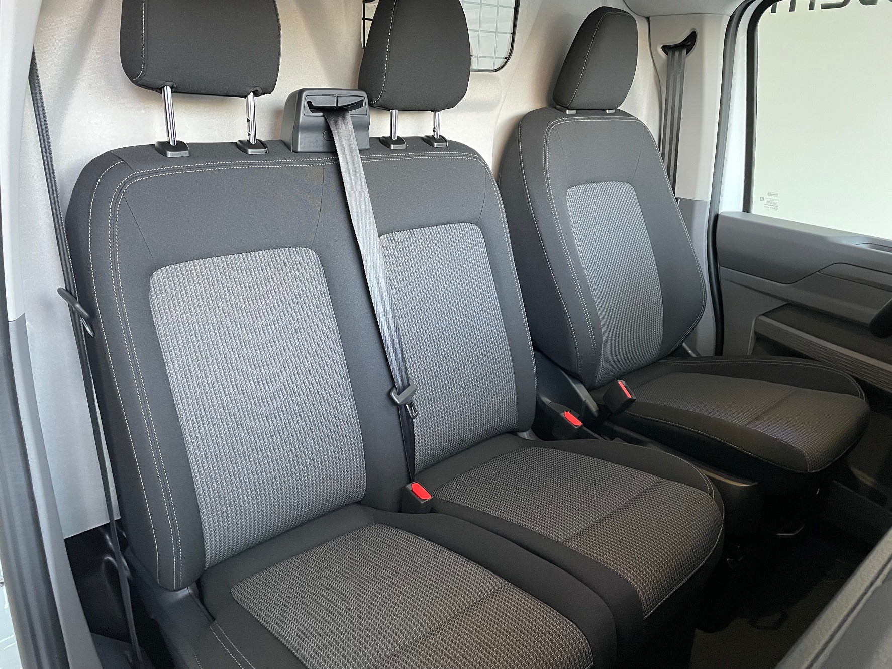 VW Transporter 2.0 TDI Automat-image-10