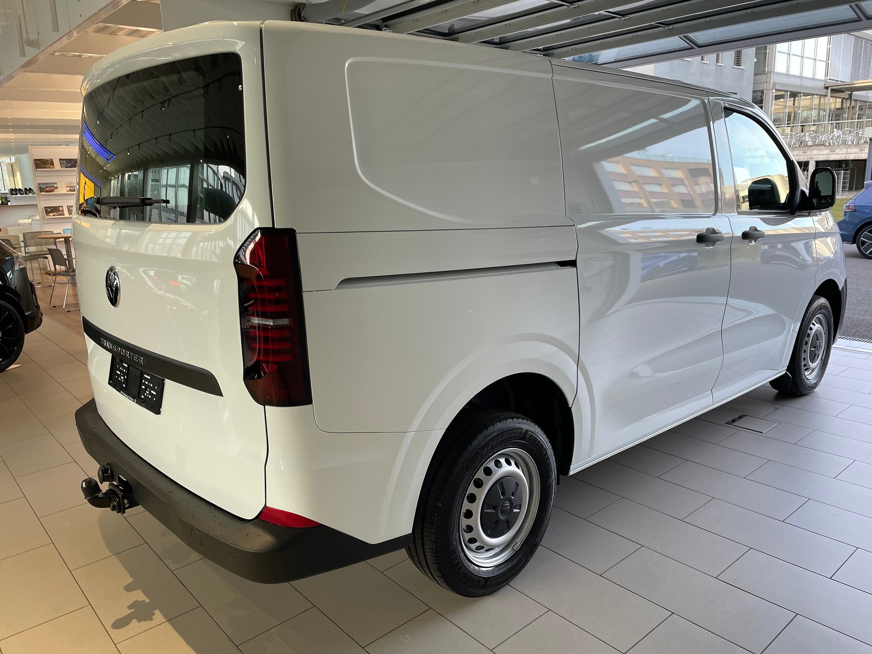 VW Transporter 2.0 TDI Automat-showroom-element-1