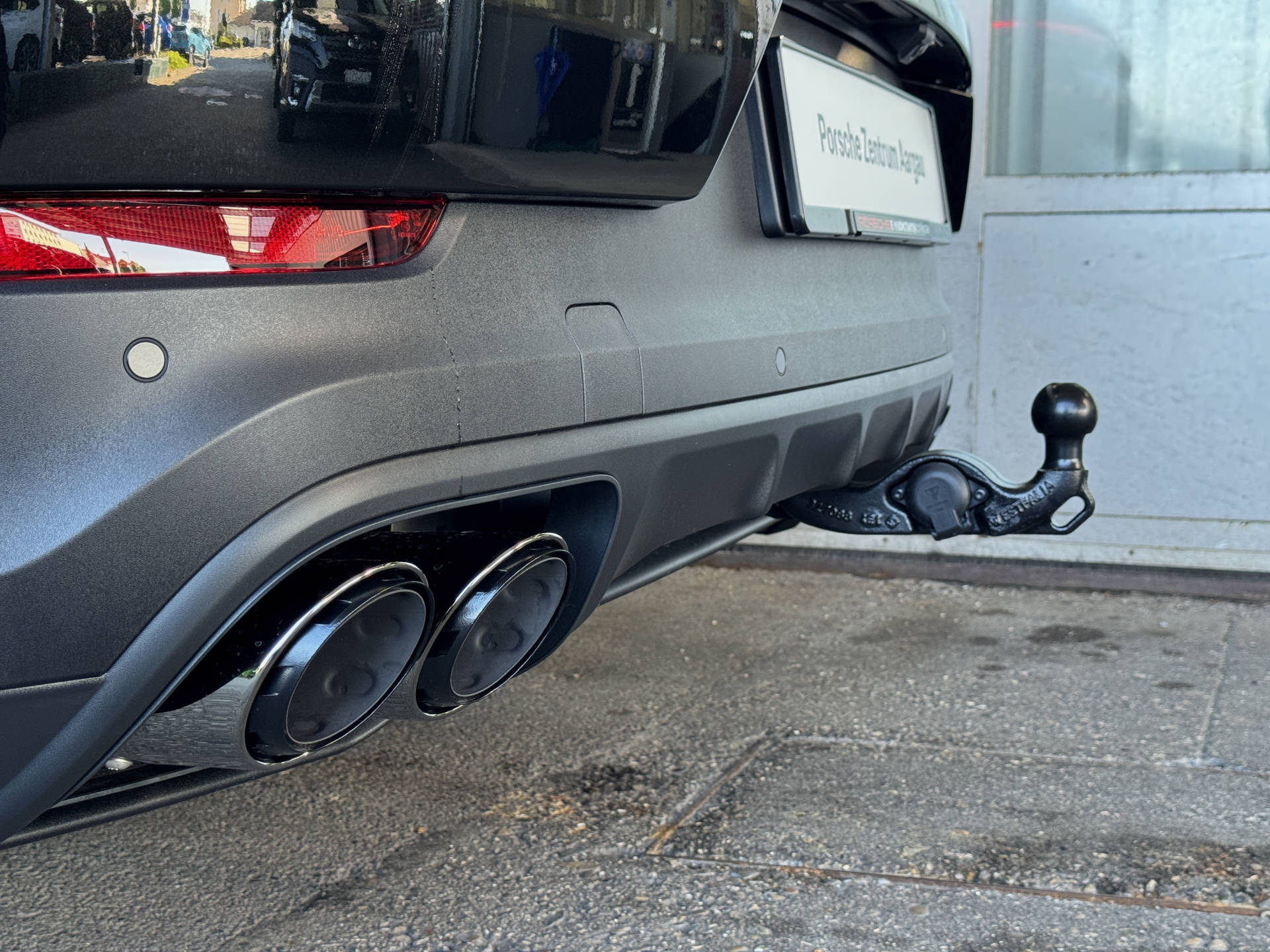 PORSCHE Cayenne S E-Hybrid-image-5