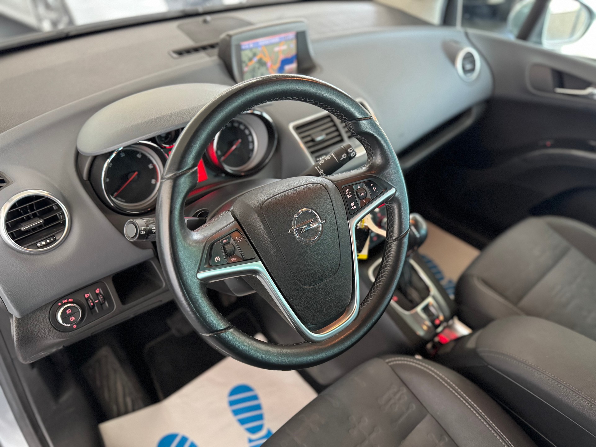 OPEL Meriva 1.7 CDTi Cosmo Automatic-image-11