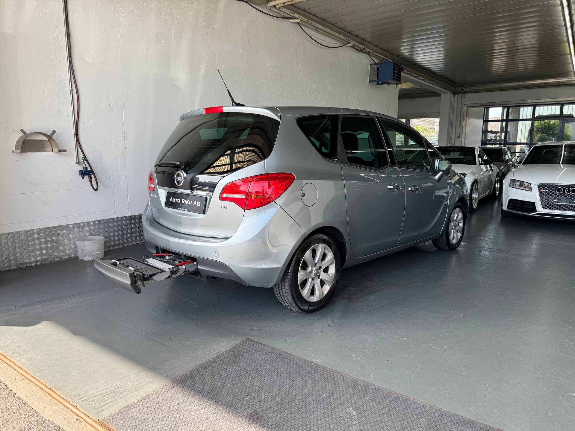 OPEL Meriva 1.7 CDTi Cosmo Automatic-image-8