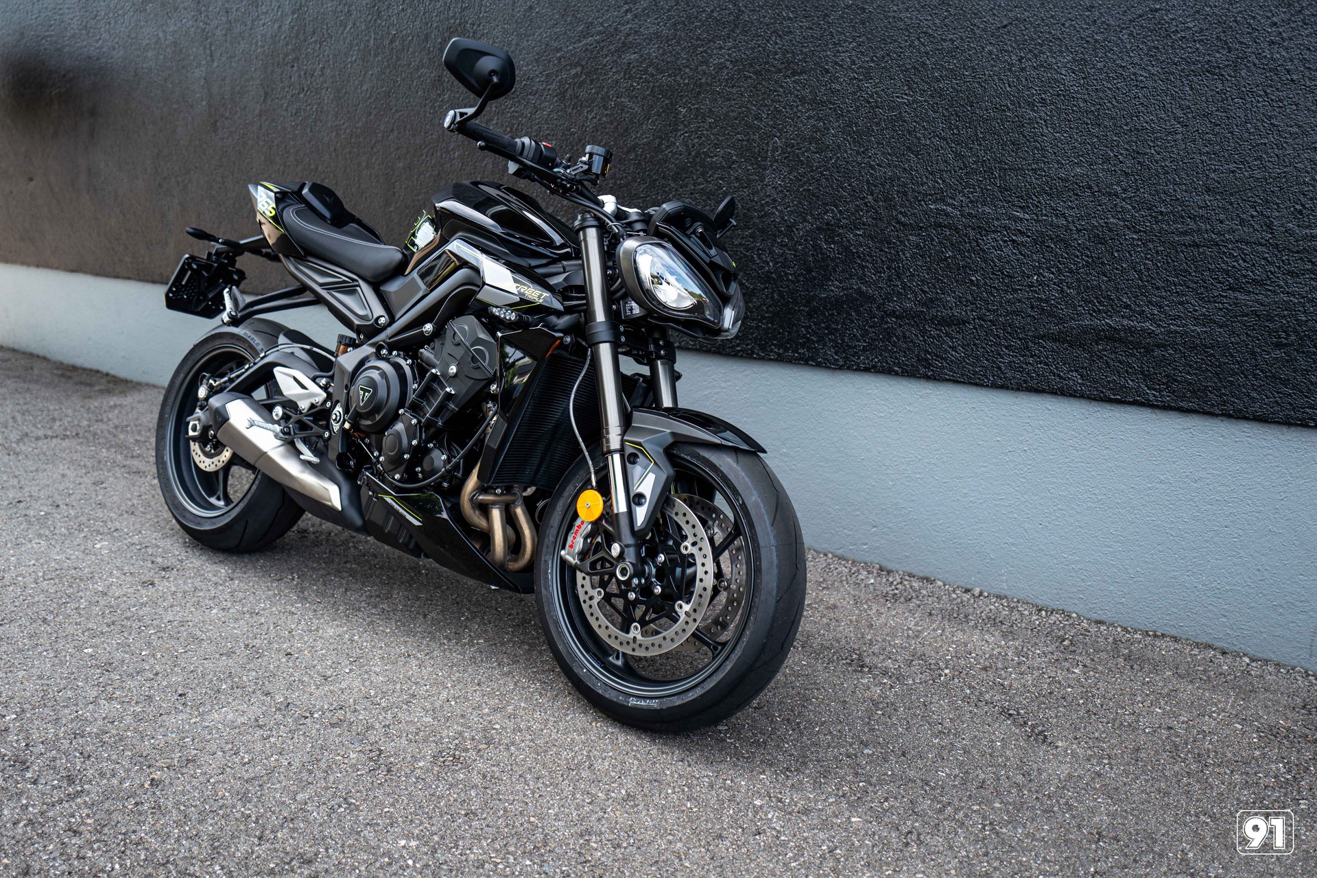 TRIUMPH Street Triple RS 765-showroom-element-1
