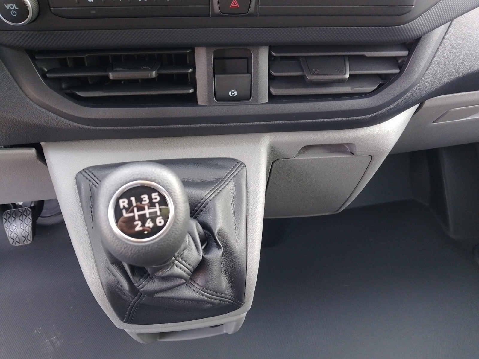 FORD Transit Custom Van 280 L1 2.0 EcoBlue 136 Trend-image-10