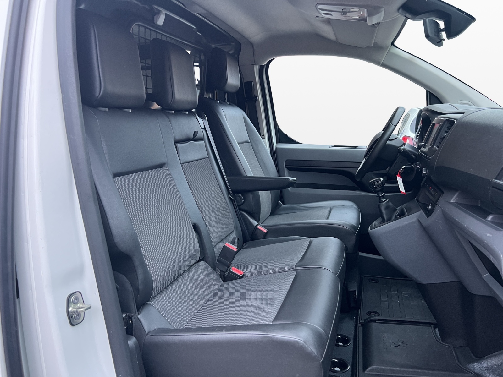 PEUGEOT Expert 2.0 BlueHDi 150 S&S Allure Standard-image-17