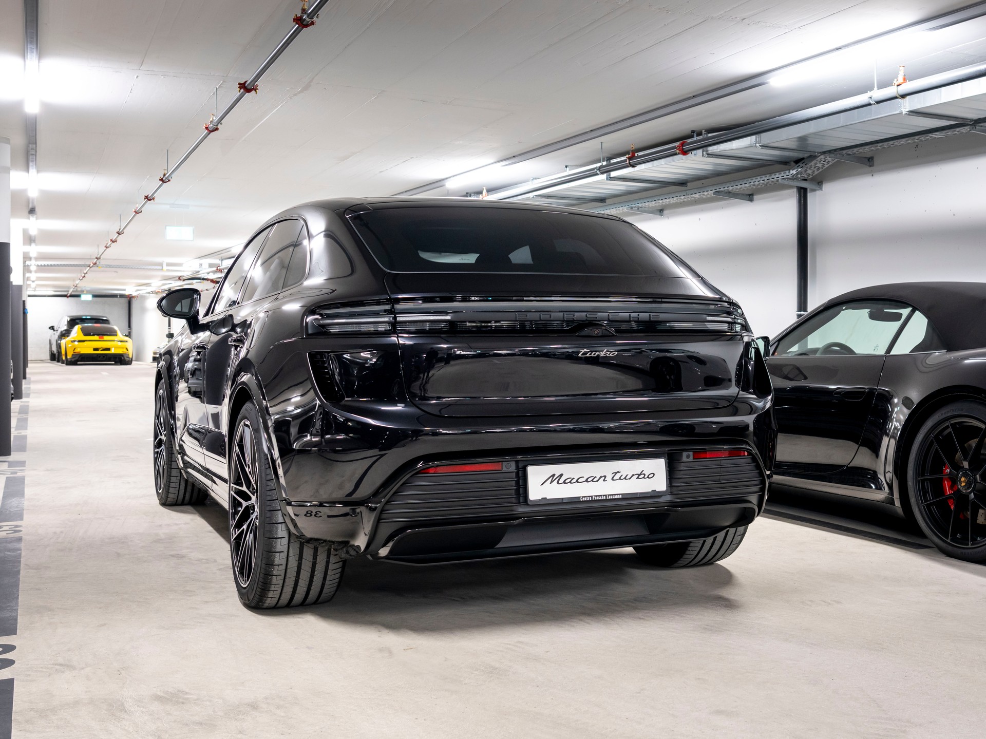 PORSCHE Macan Turbo 100kWh-image-2