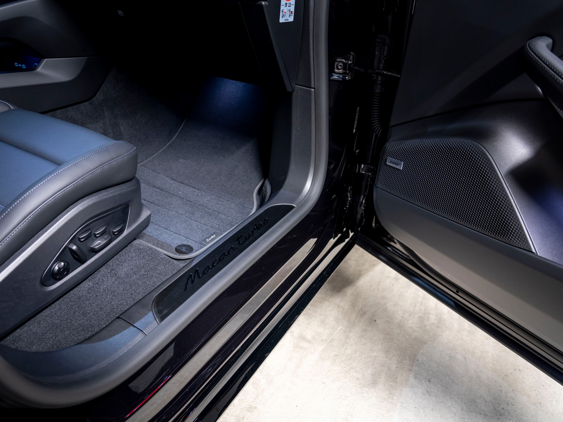 PORSCHE Macan Turbo 100kWh-image-27