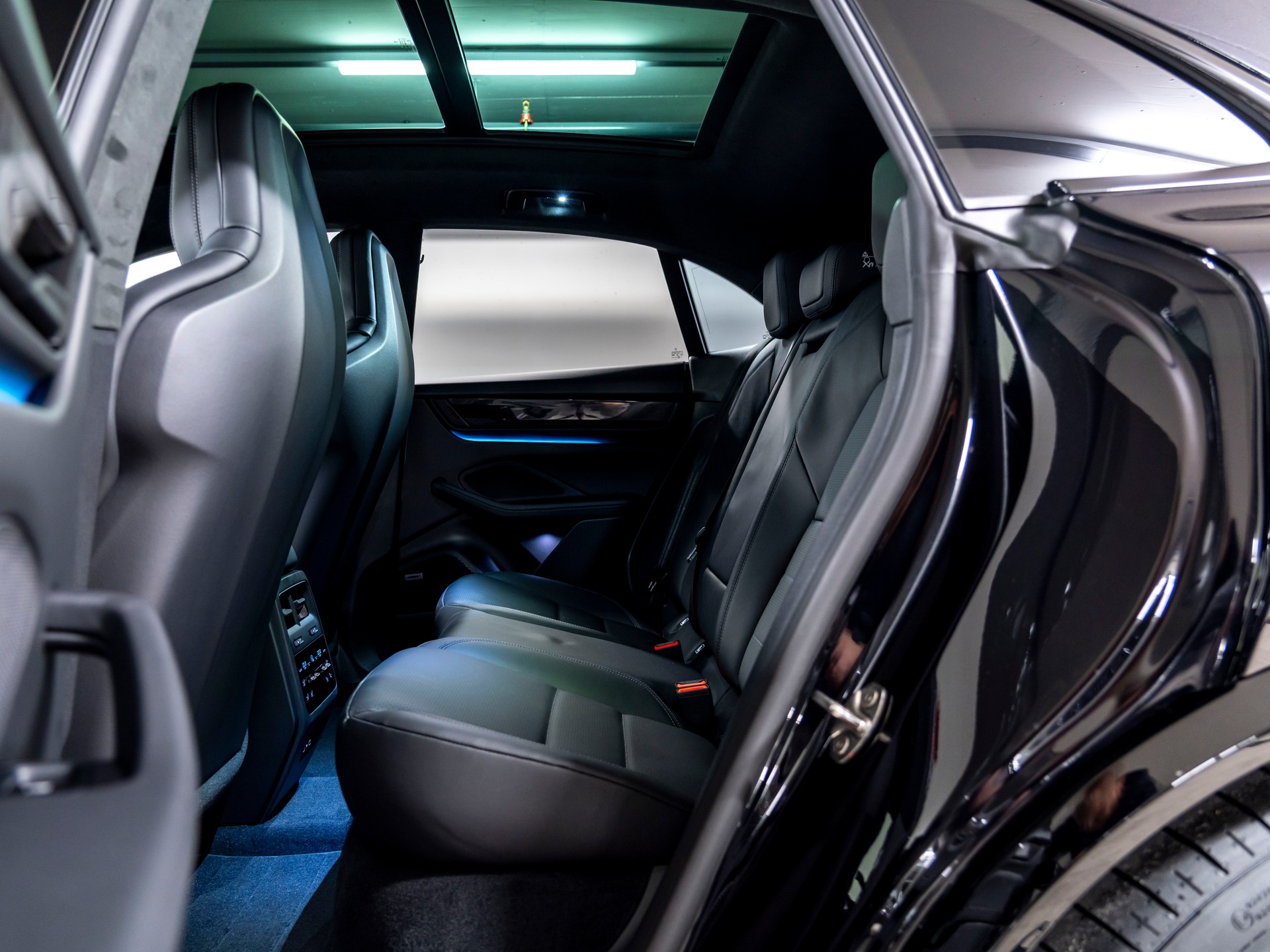 PORSCHE Macan Turbo 100kWh-image-21