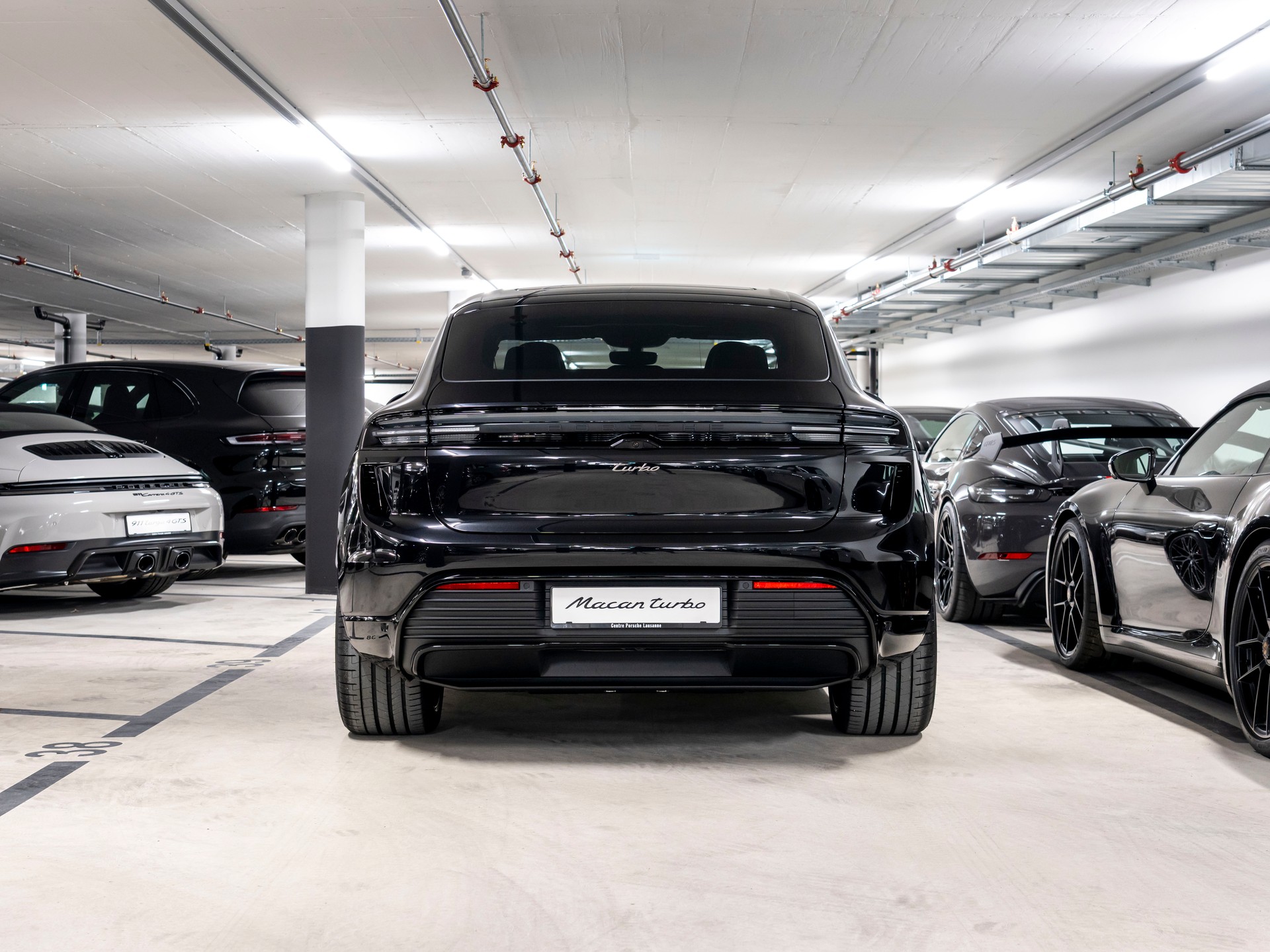 PORSCHE Macan Turbo 100kWh-image-4