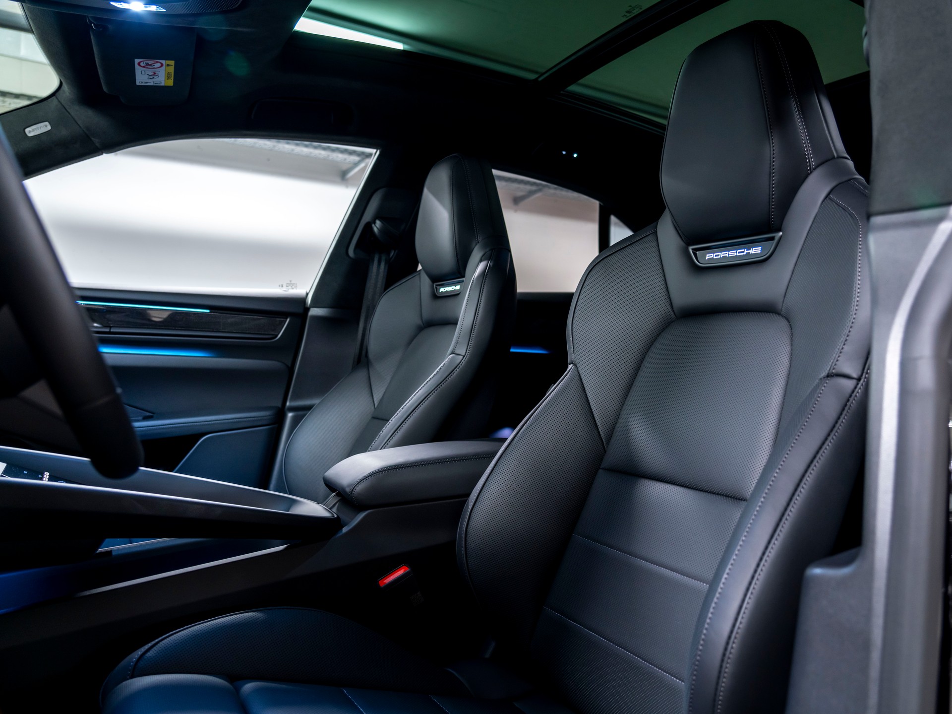 PORSCHE Macan Turbo 100kWh-image-14