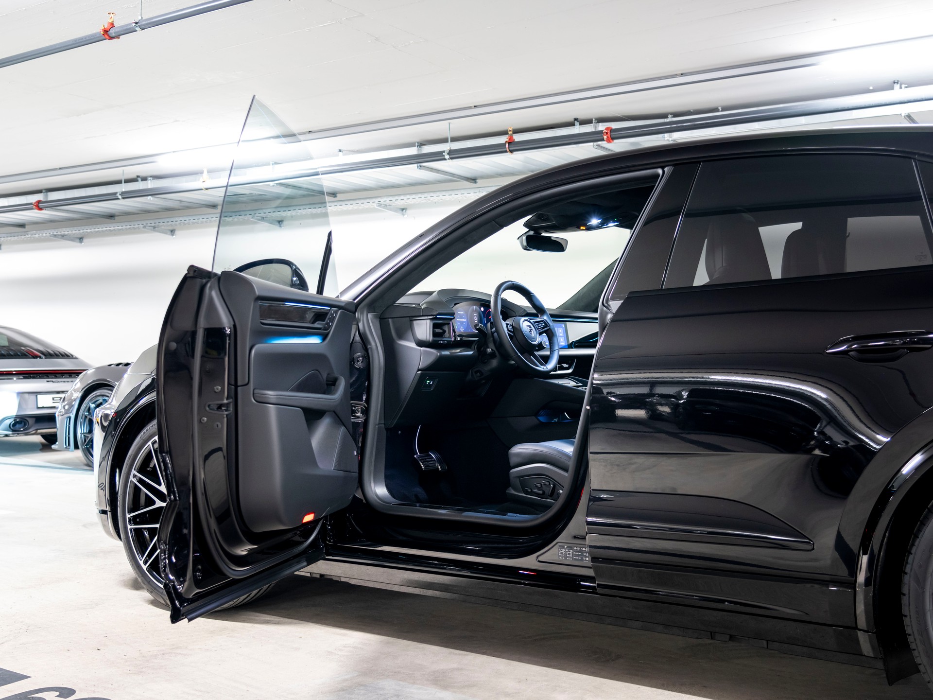 PORSCHE Macan Turbo 100kWh-image-16
