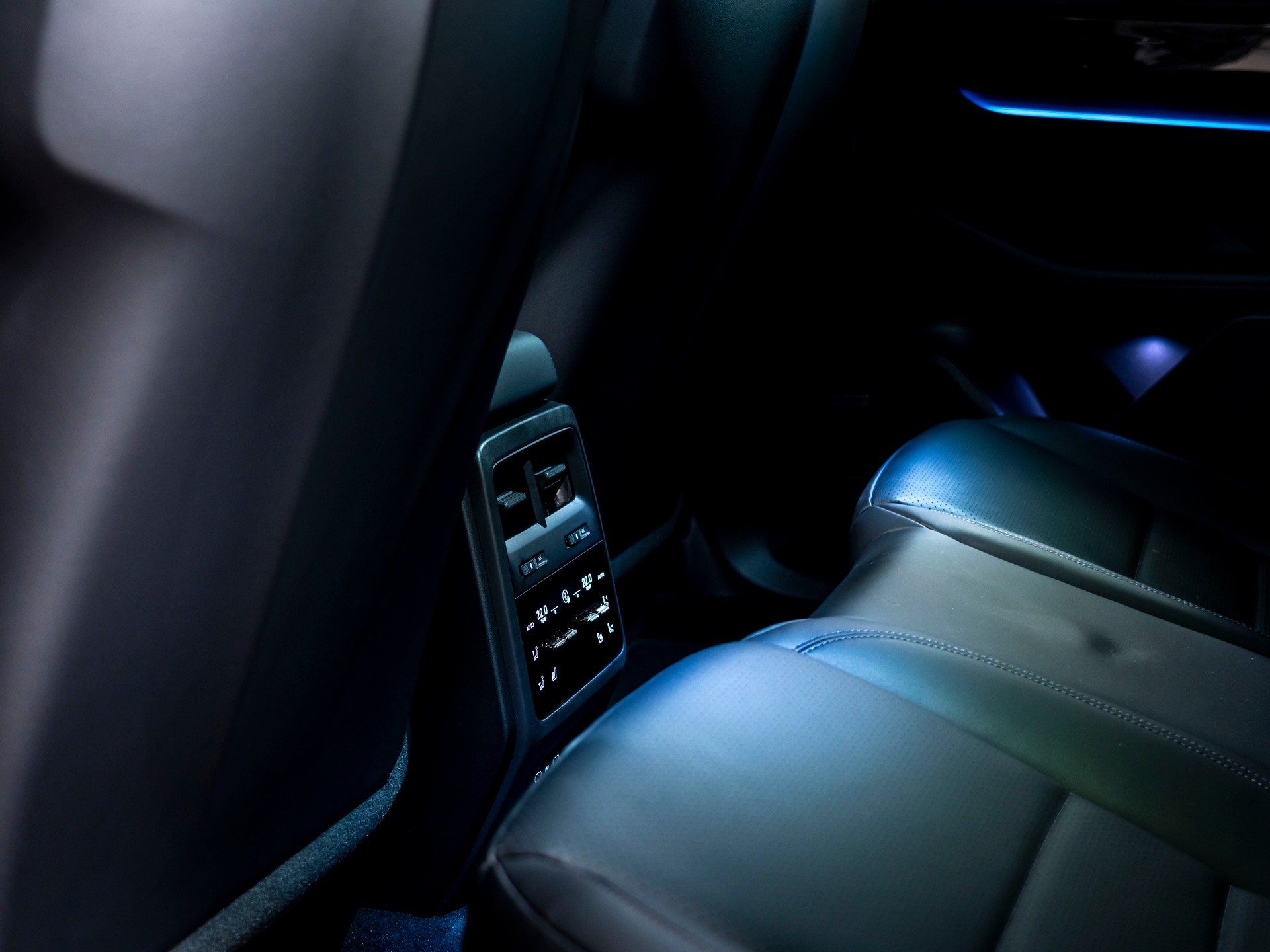 PORSCHE Macan Turbo 100kWh-image-22