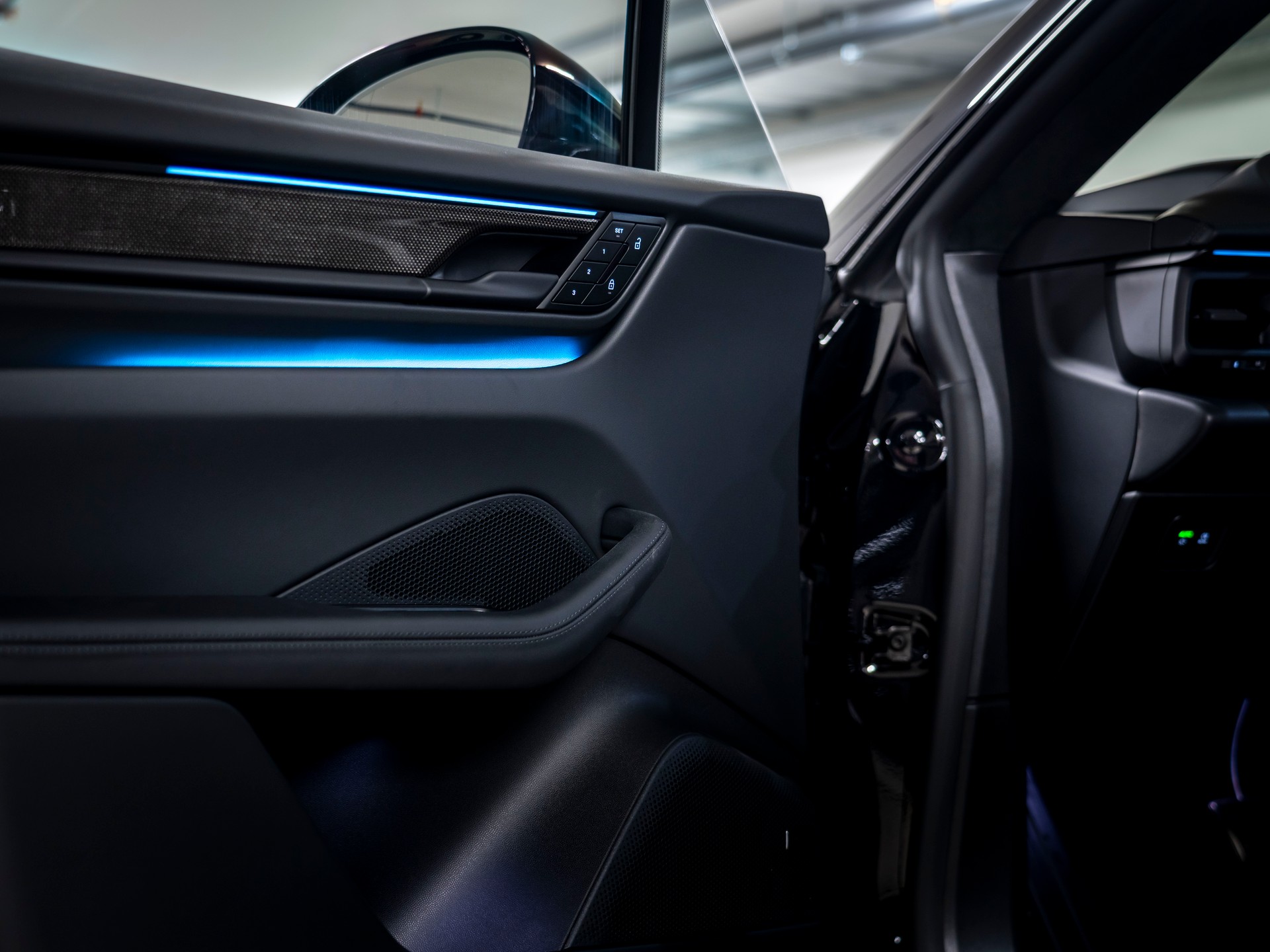 PORSCHE Macan Turbo 100kWh-image-18