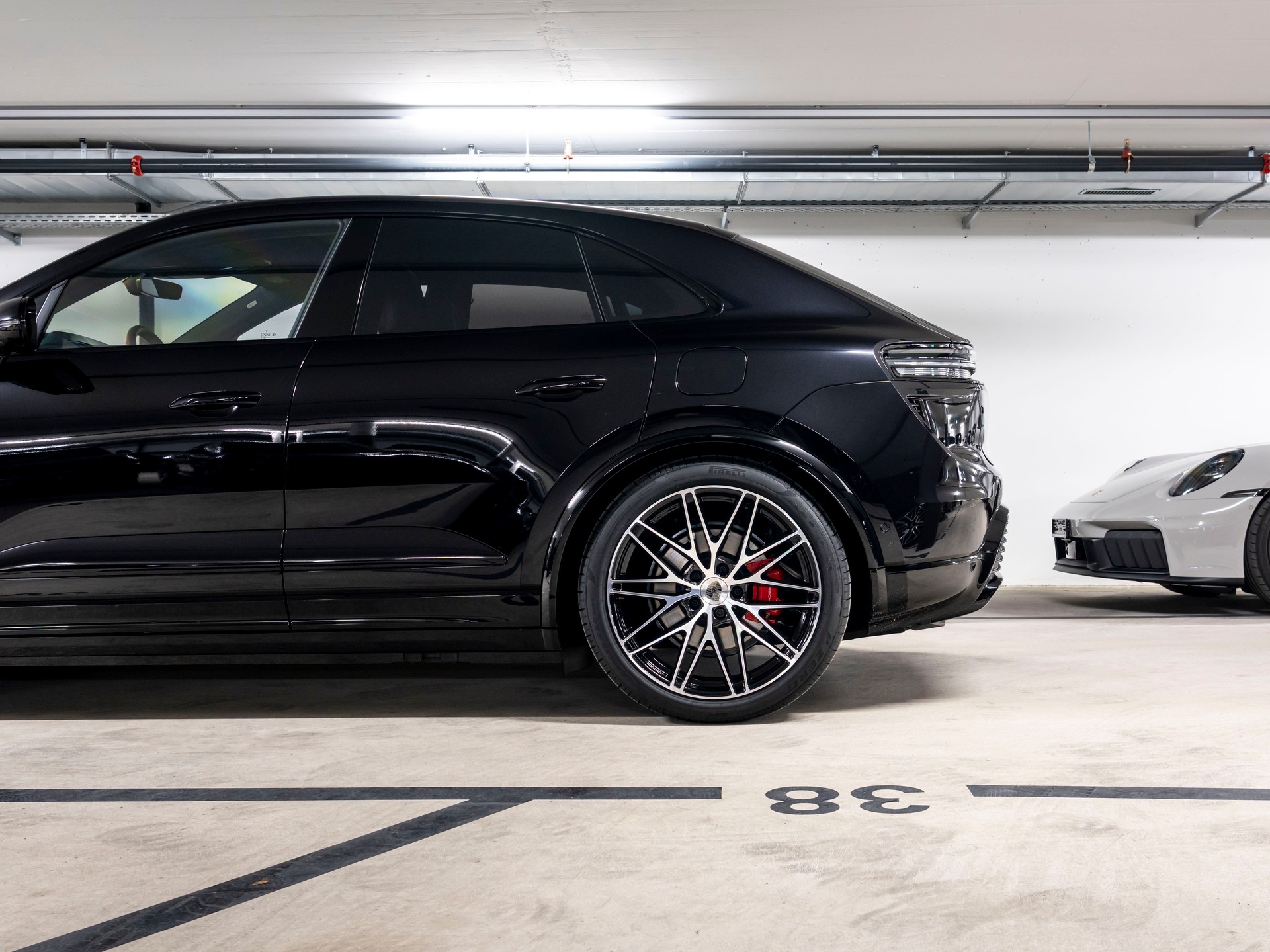 PORSCHE Macan Turbo 100kWh-image-8