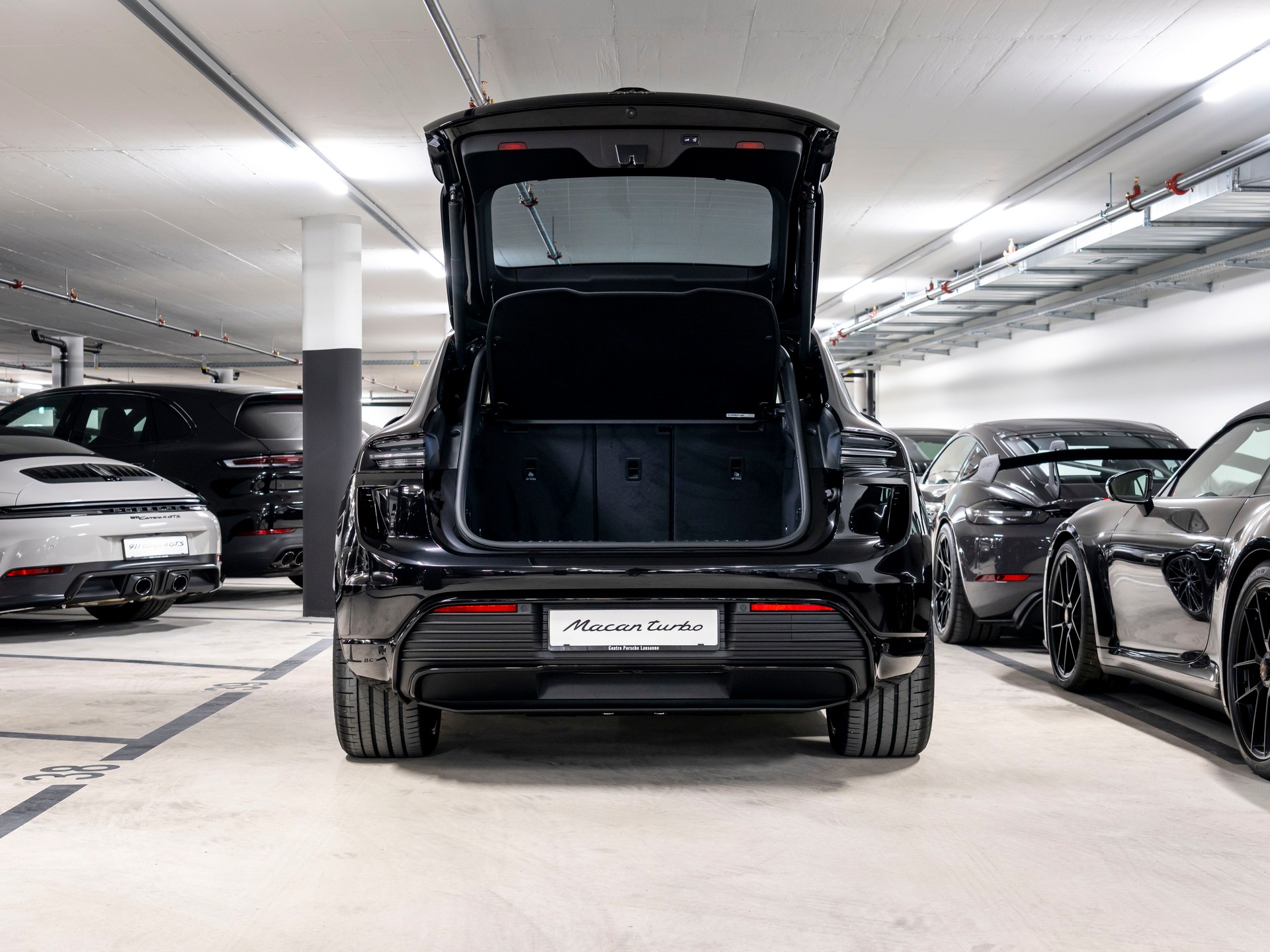 PORSCHE Macan Turbo 100kWh-image-5